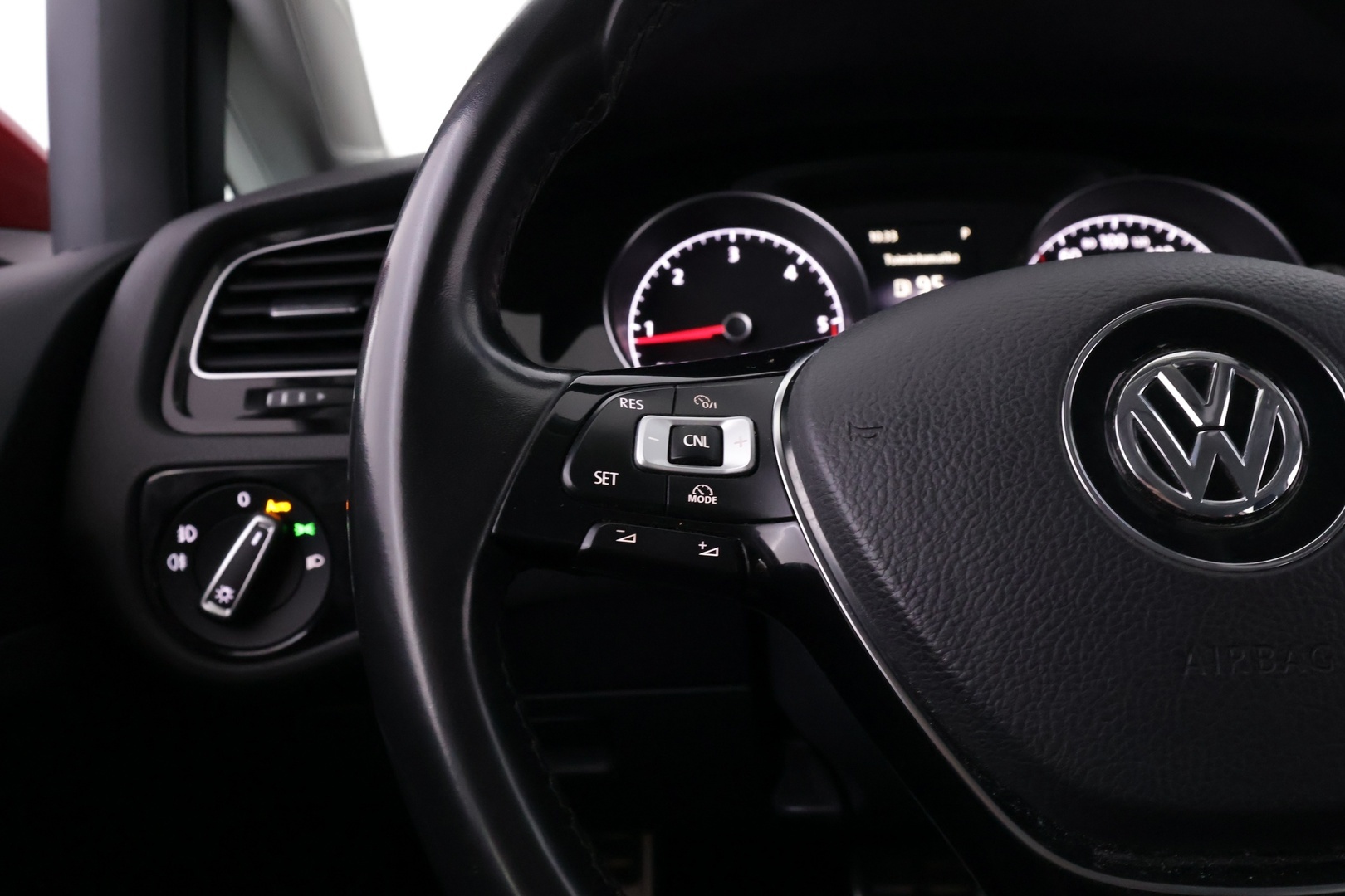 VOLKSWAGEN Golf 2016