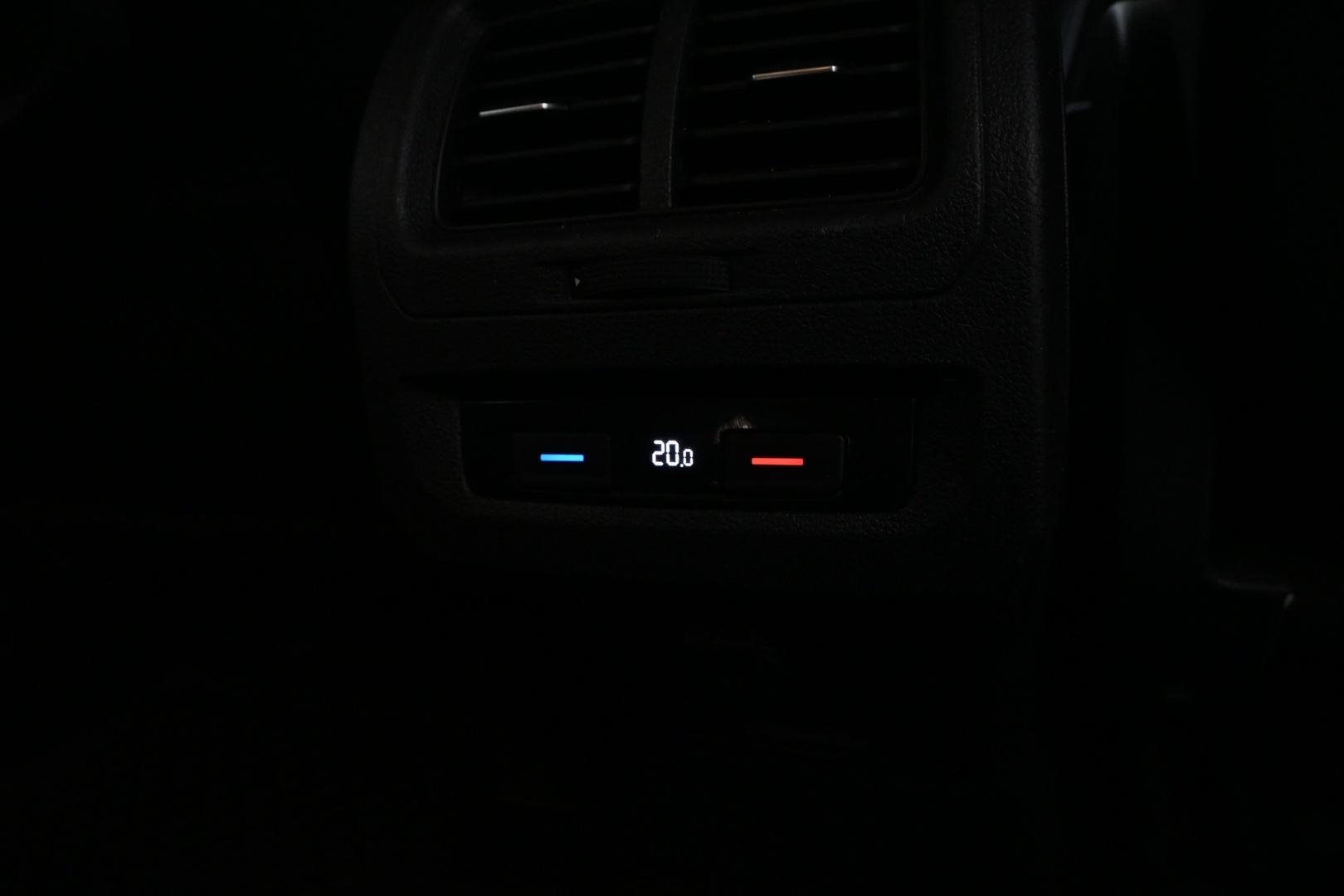 VOLKSWAGEN Touran 2018