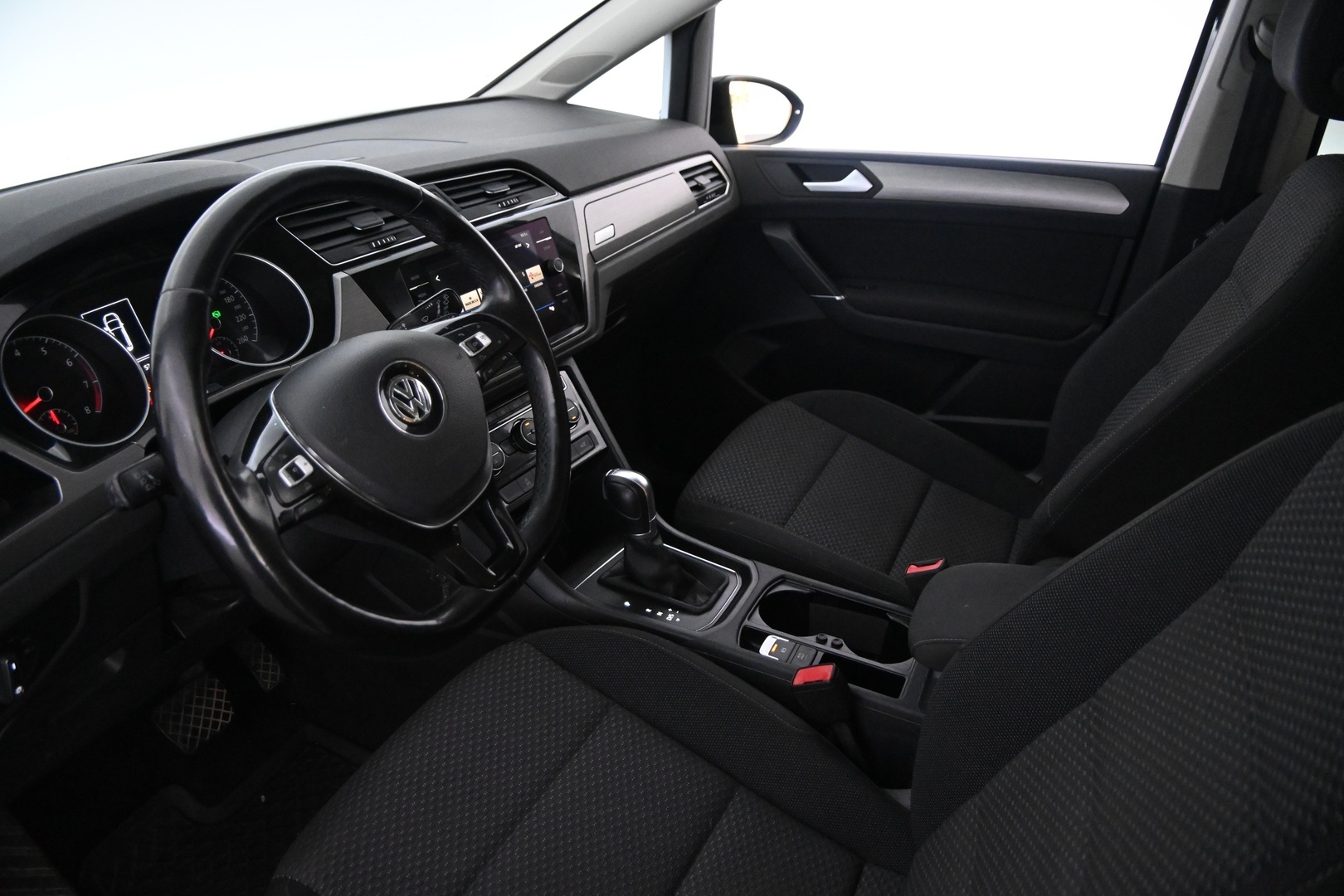 VOLKSWAGEN Touran 2018