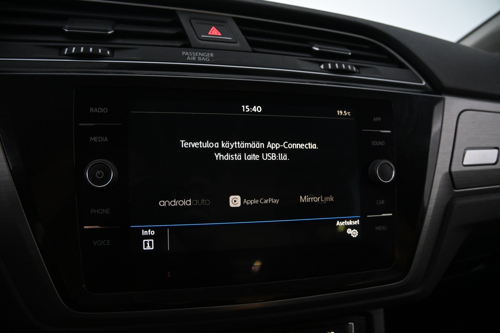 VOLKSWAGEN Touran 2018