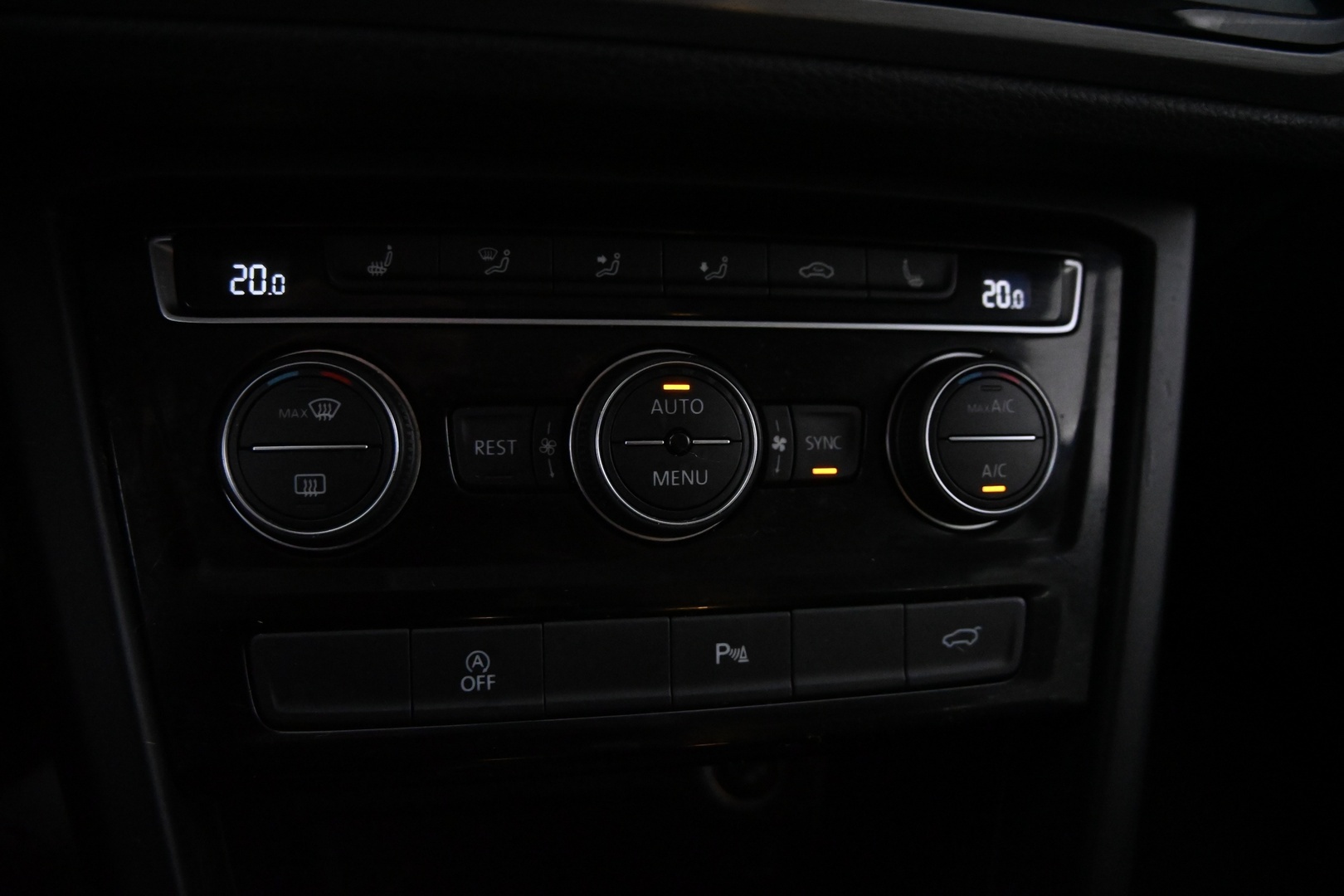 VOLKSWAGEN Touran 2018