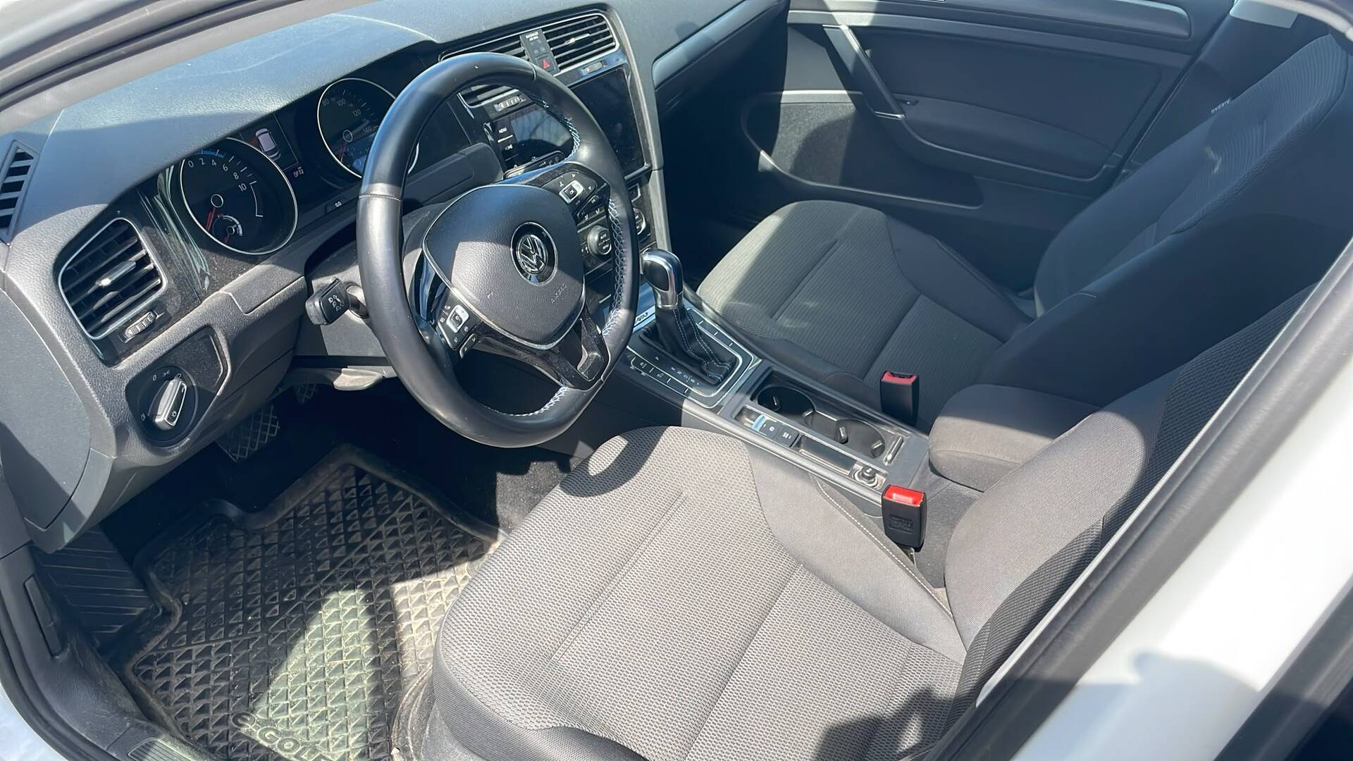 VOLKSWAGEN Golf 2018