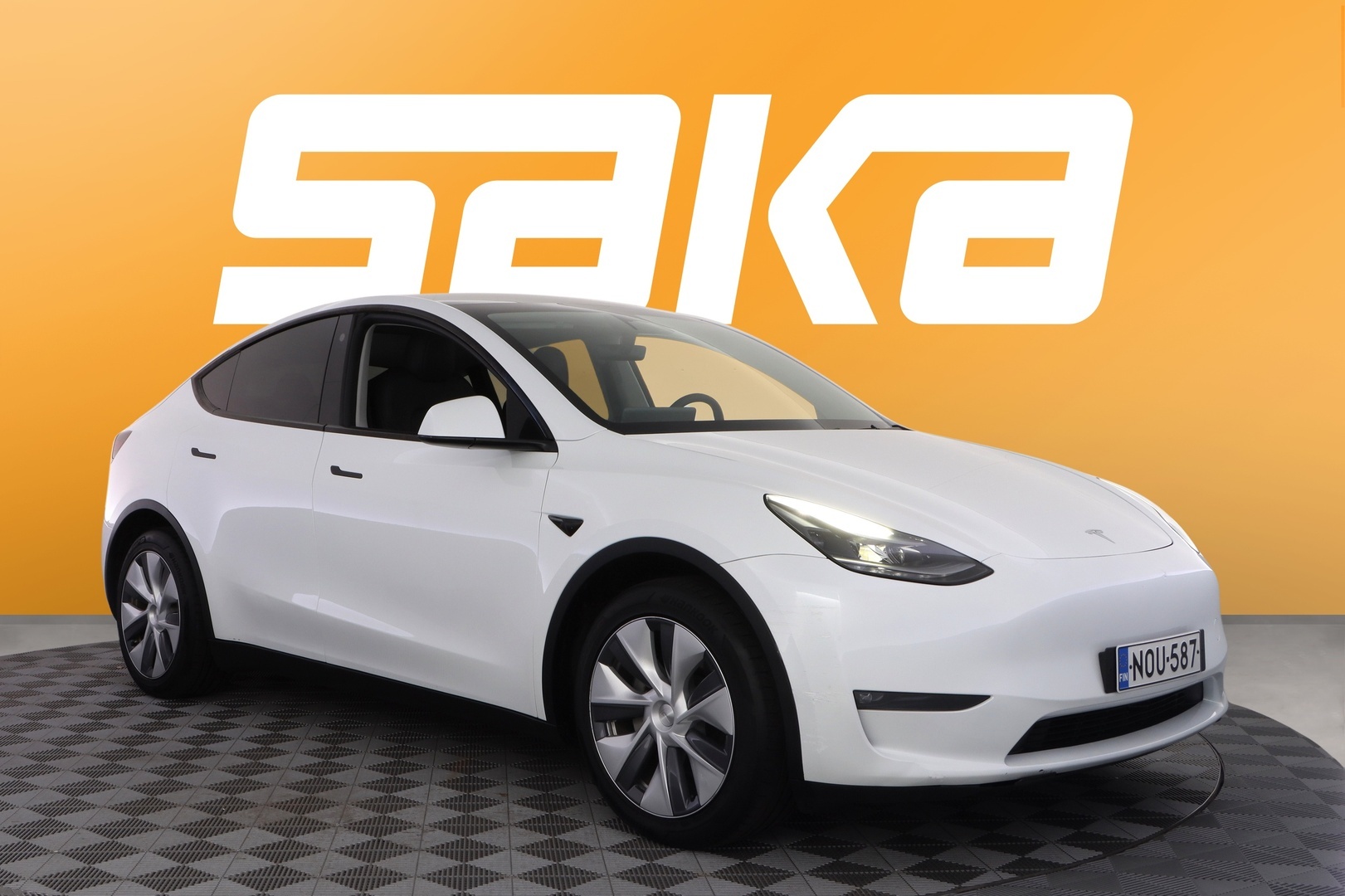 TESLA Model Y 2024