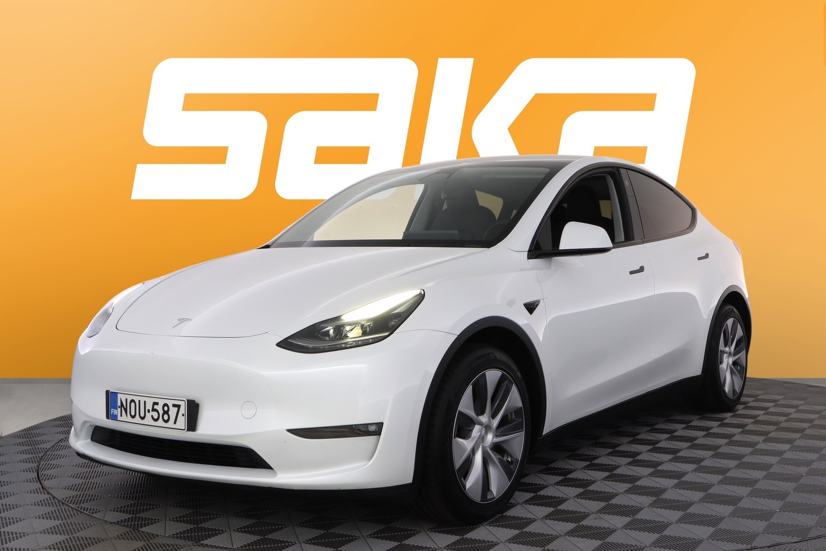 TESLA Model Y 2024