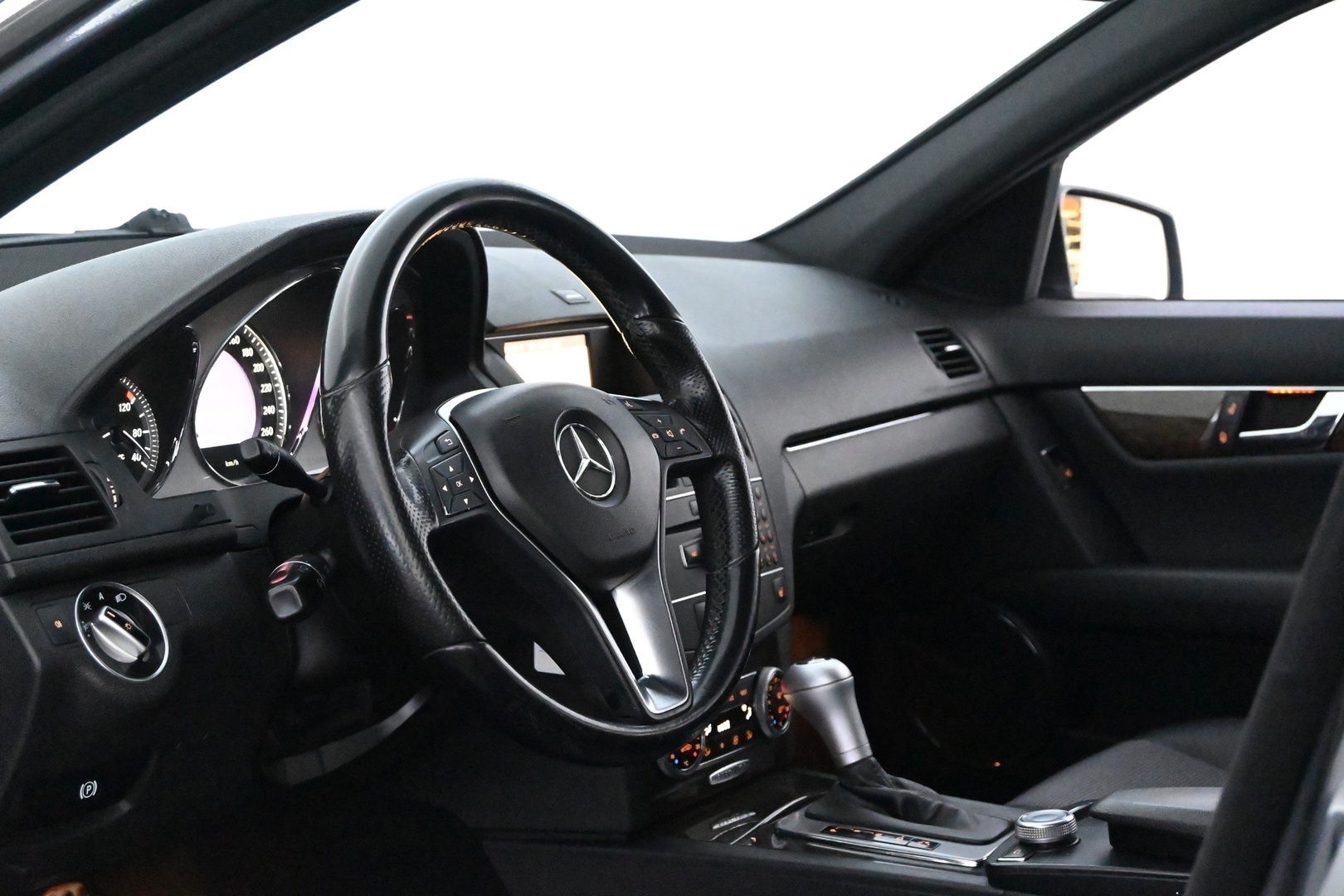 MERCEDES-BENZ C 2011