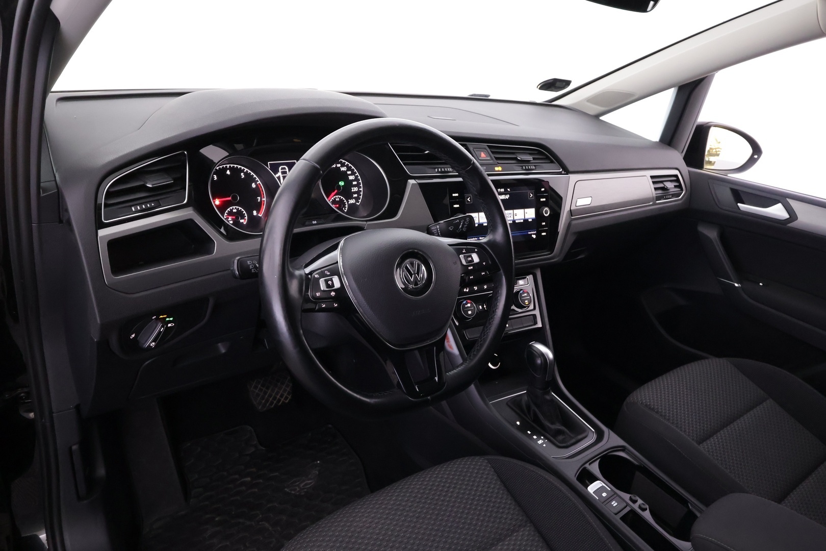 VOLKSWAGEN Touran 2020