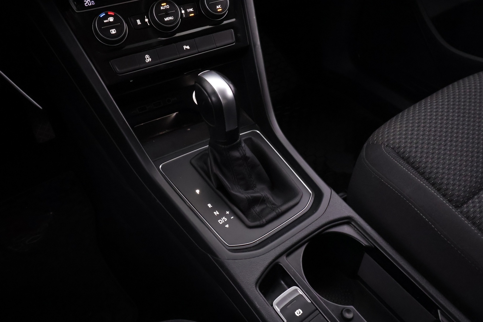 VOLKSWAGEN Touran 2020