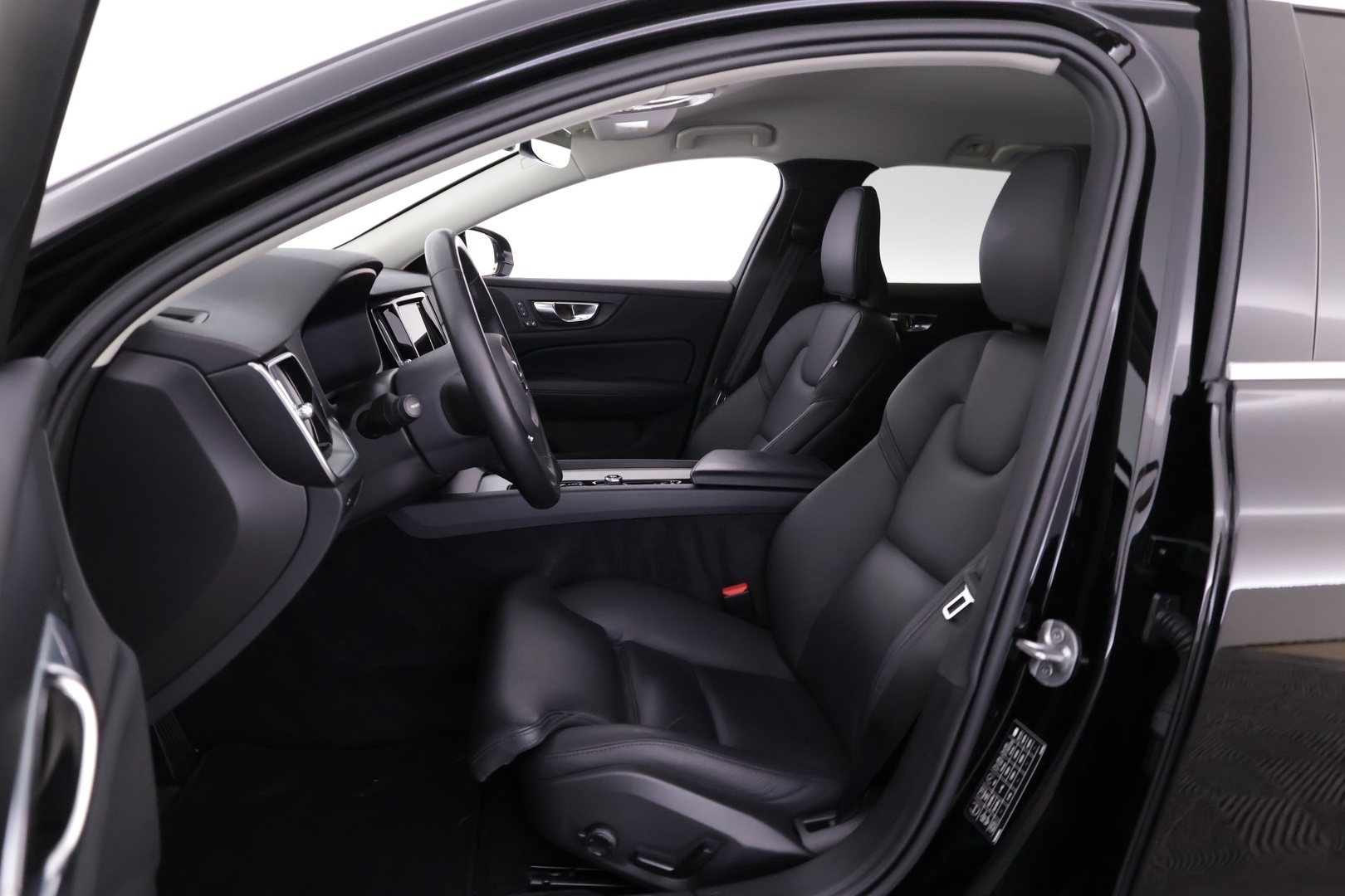VOLVO V60 2023