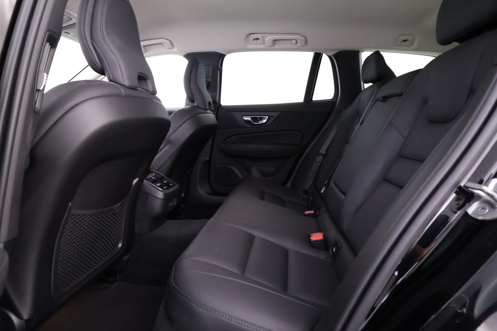 VOLVO V60 2023