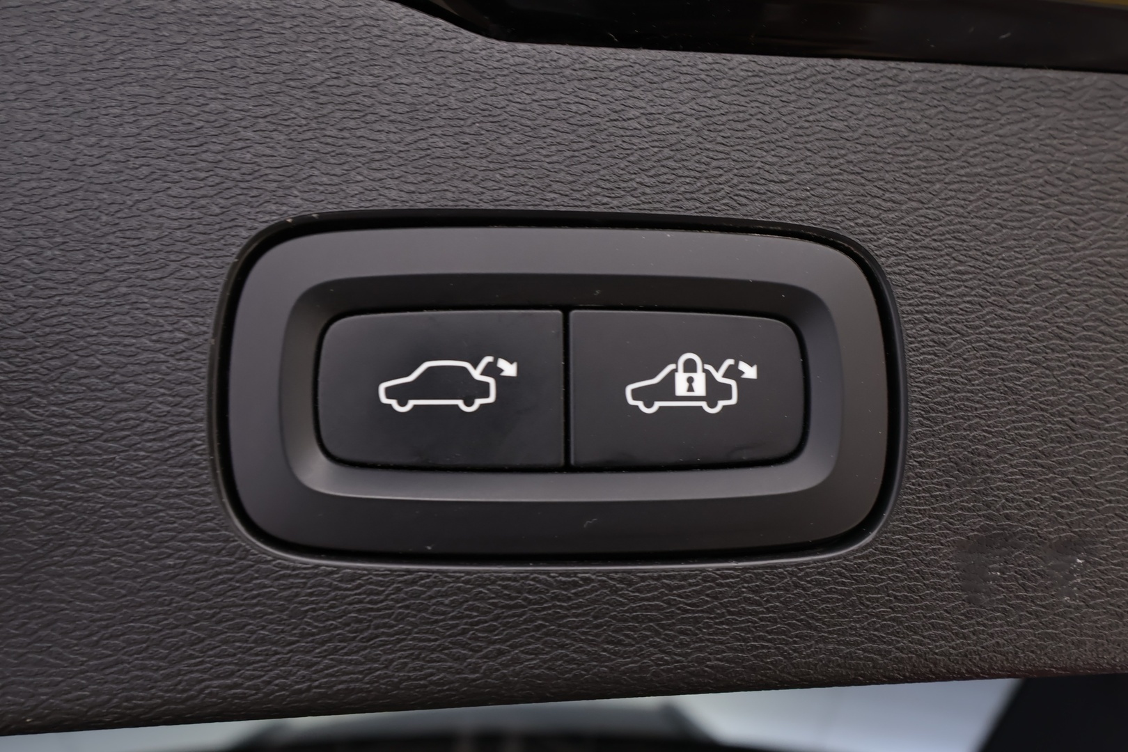 VOLVO V60 2023