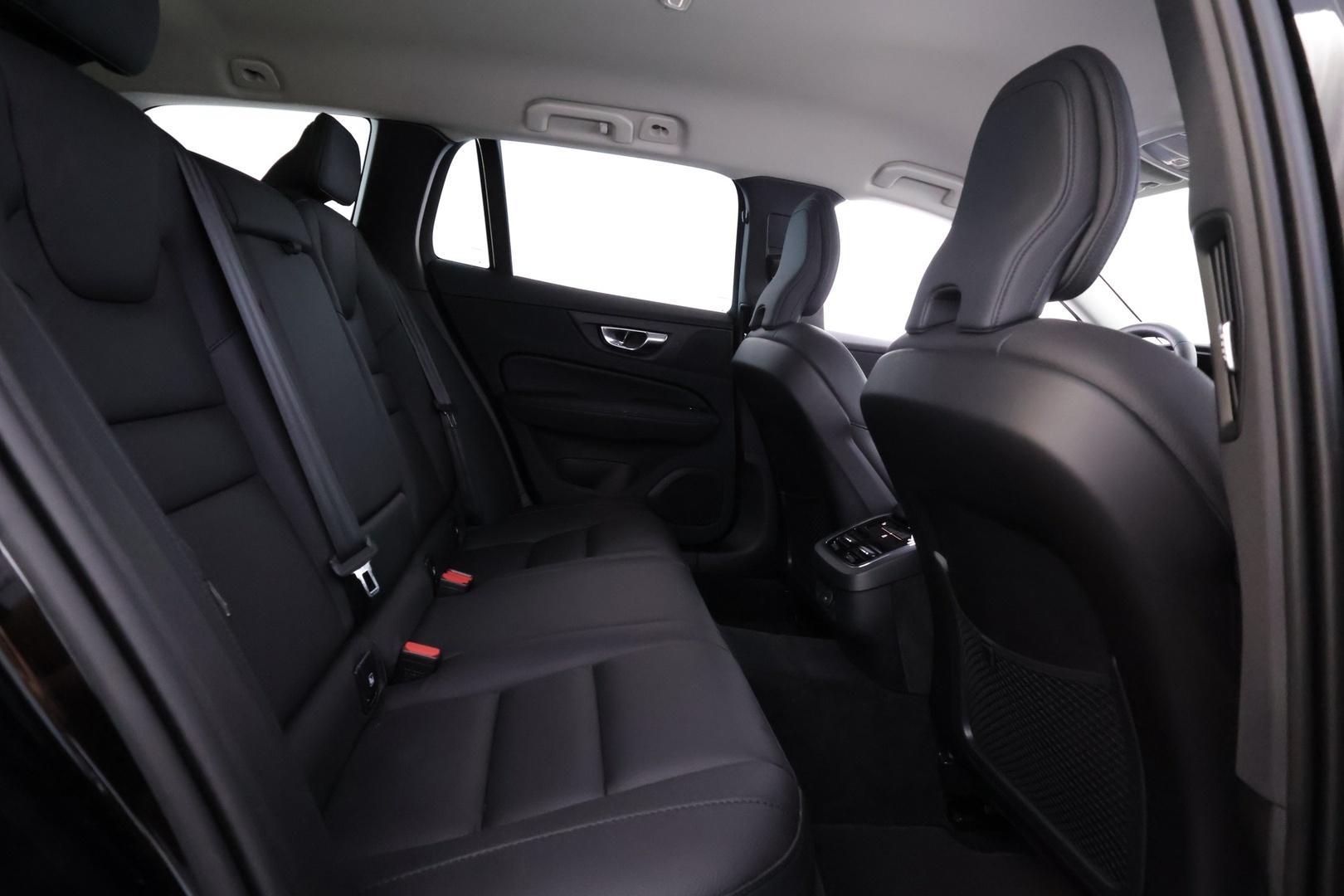 VOLVO V60 2023