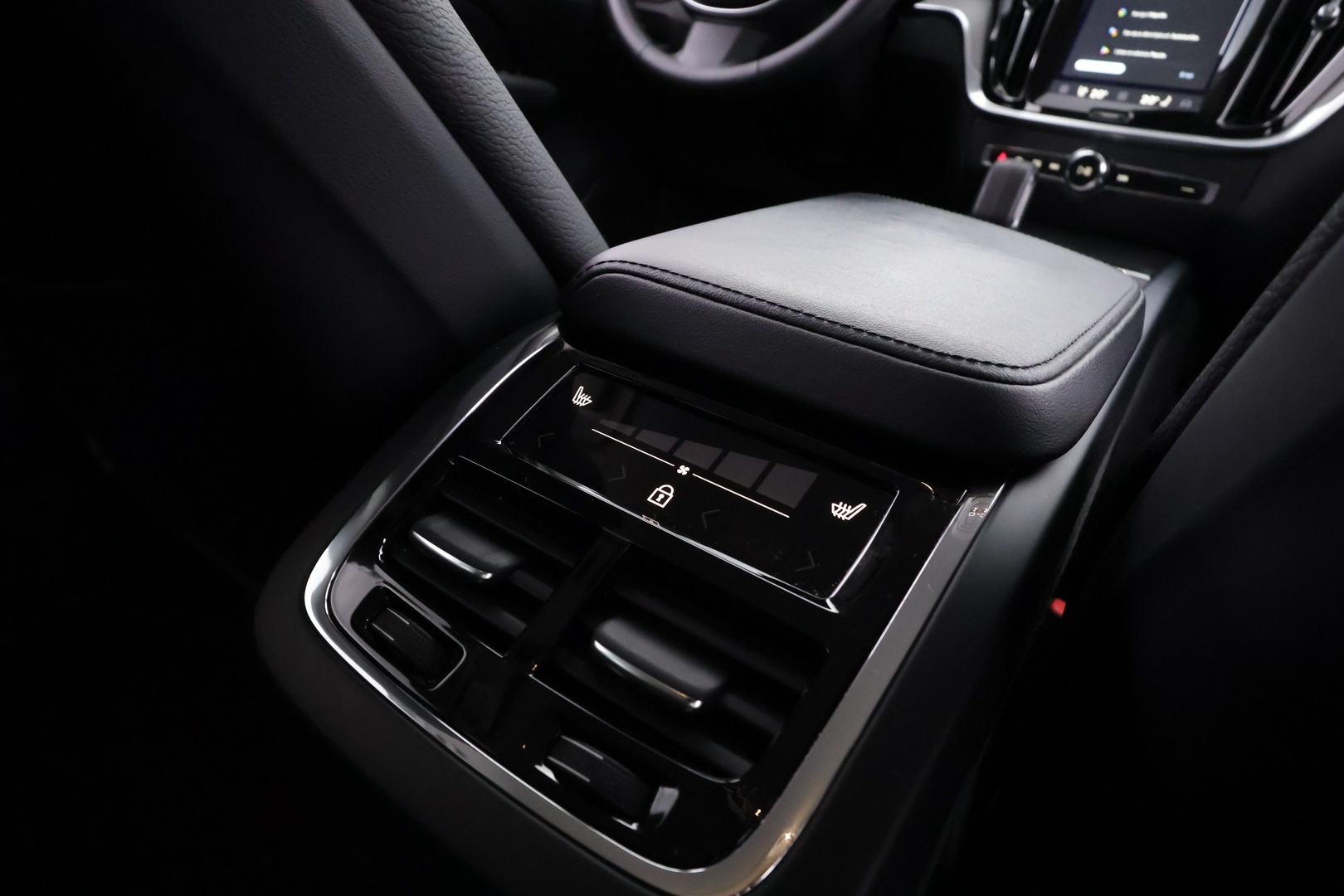 VOLVO V60 2023