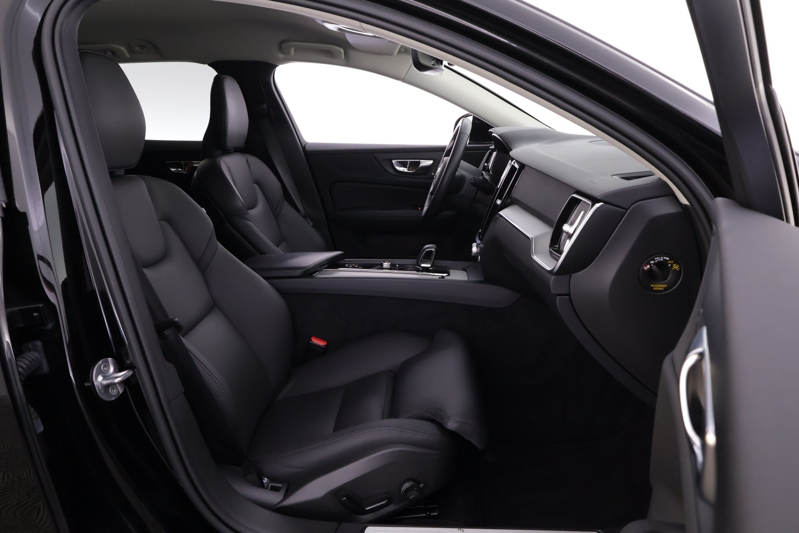 VOLVO V60 2023