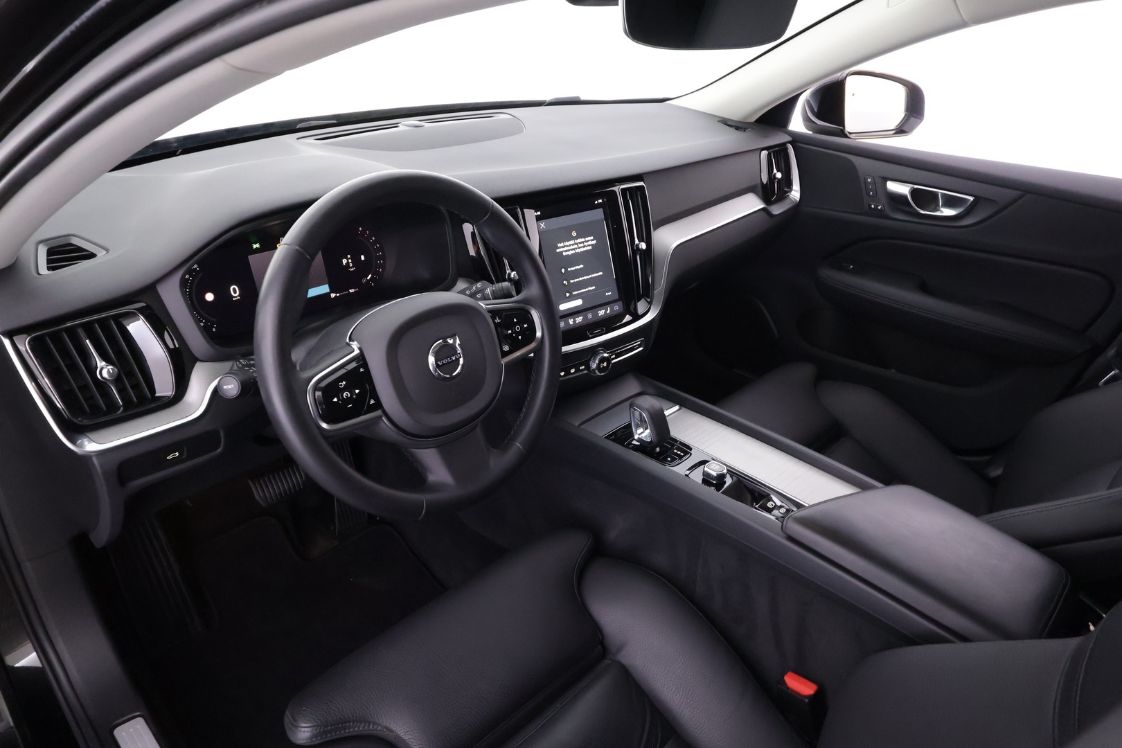 VOLVO V60 2023