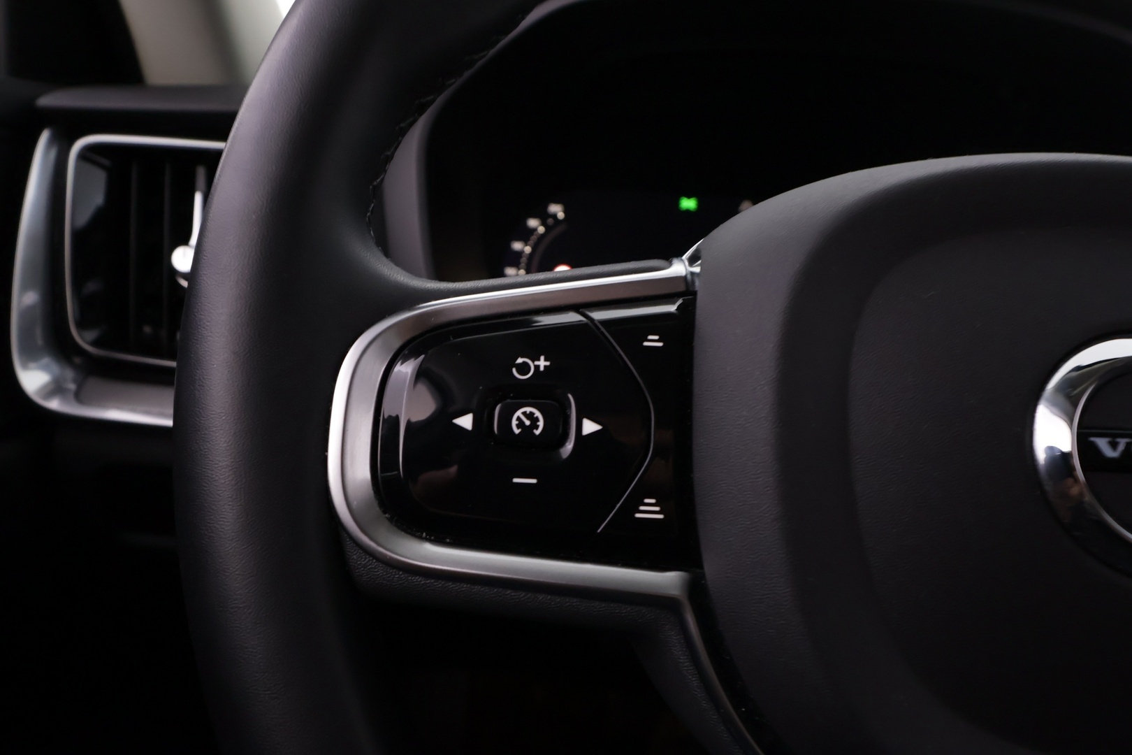 VOLVO V60 2023