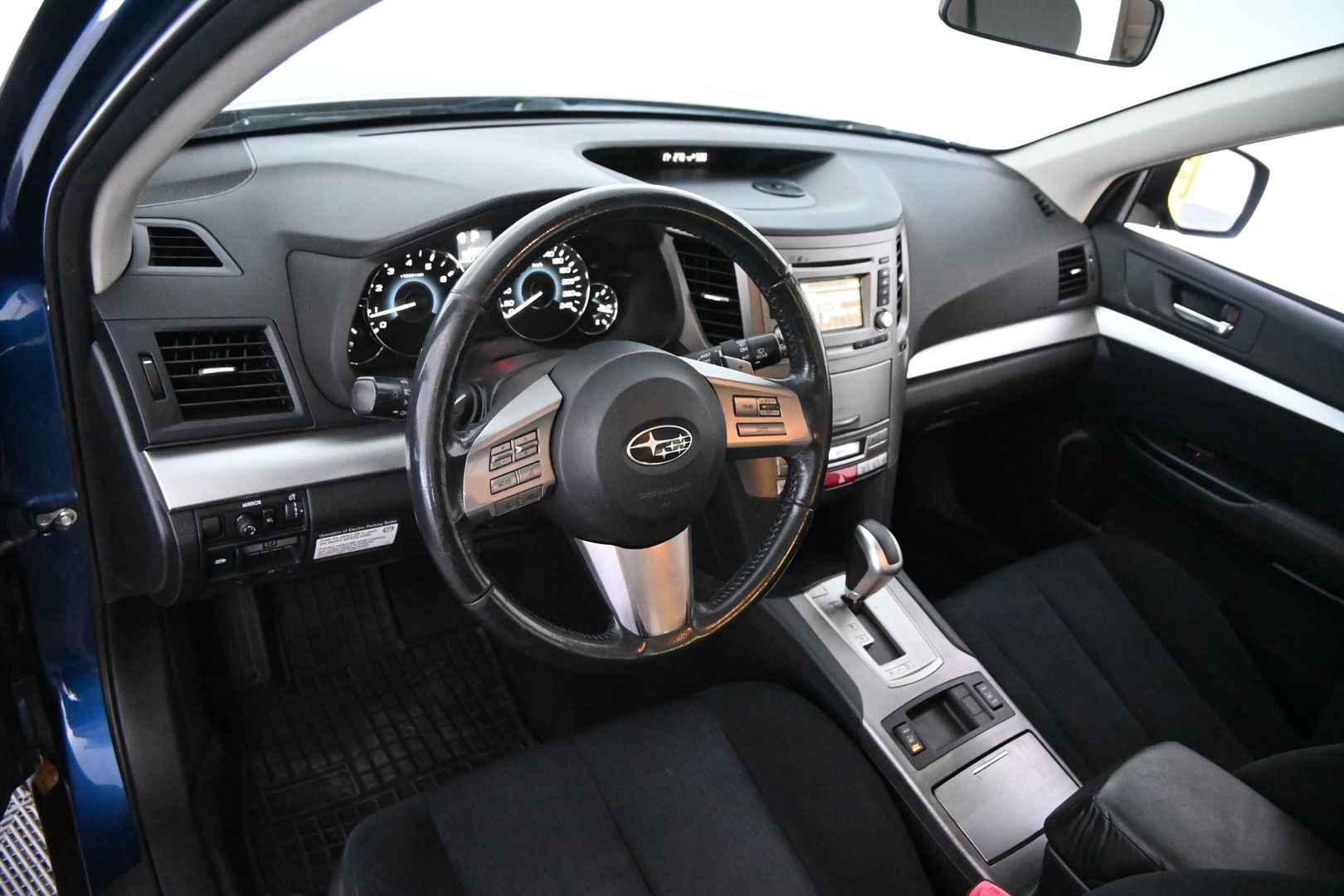 SUBARU Outback 2012