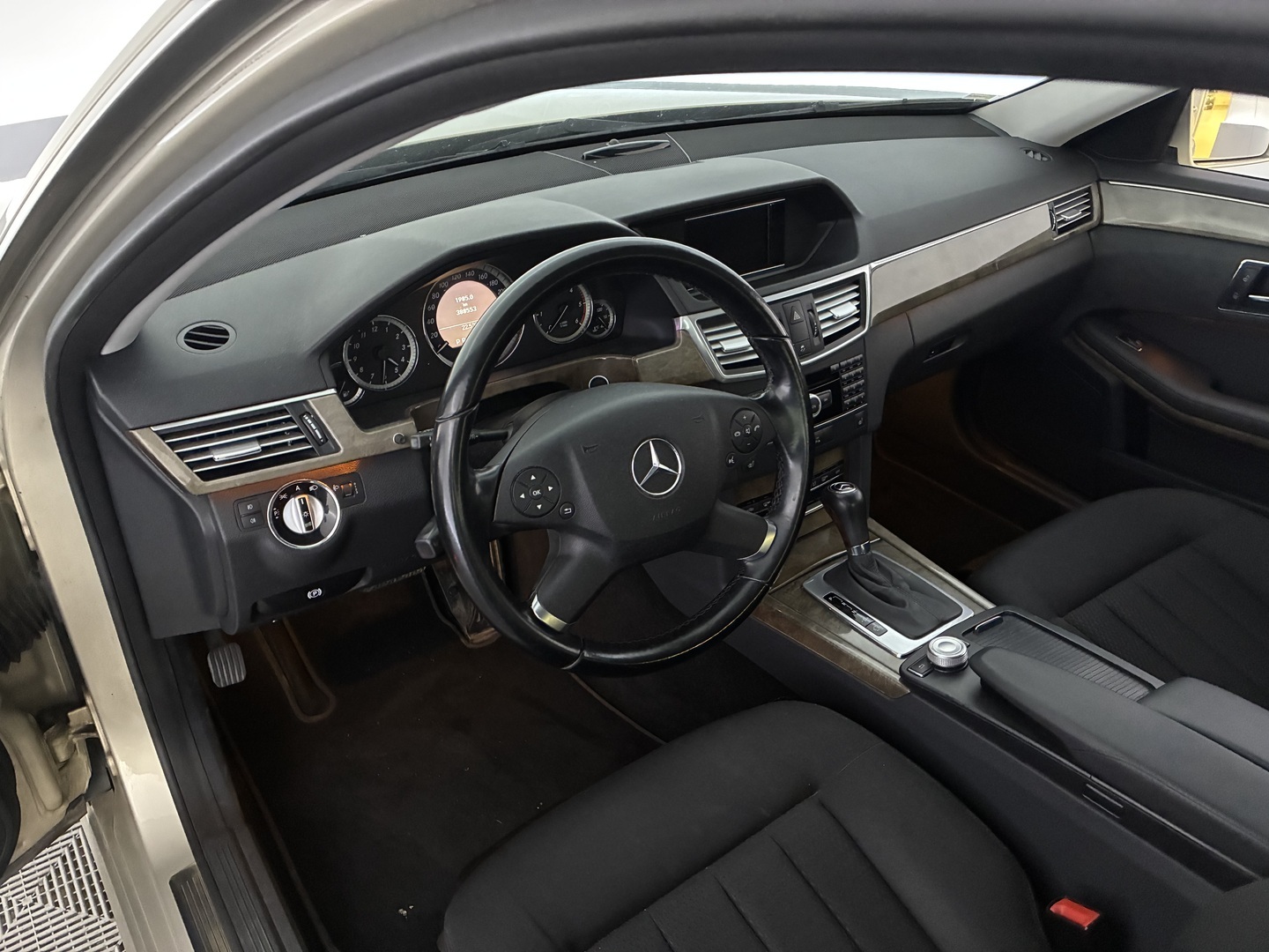 MERCEDES-BENZ E 2010
