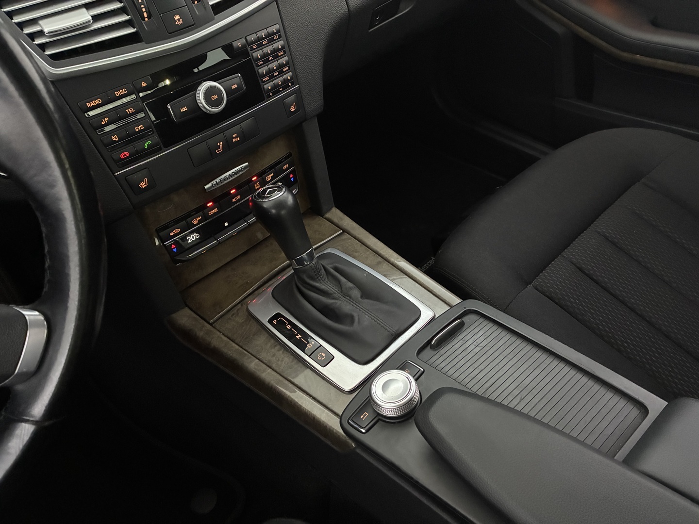 MERCEDES-BENZ E 2010