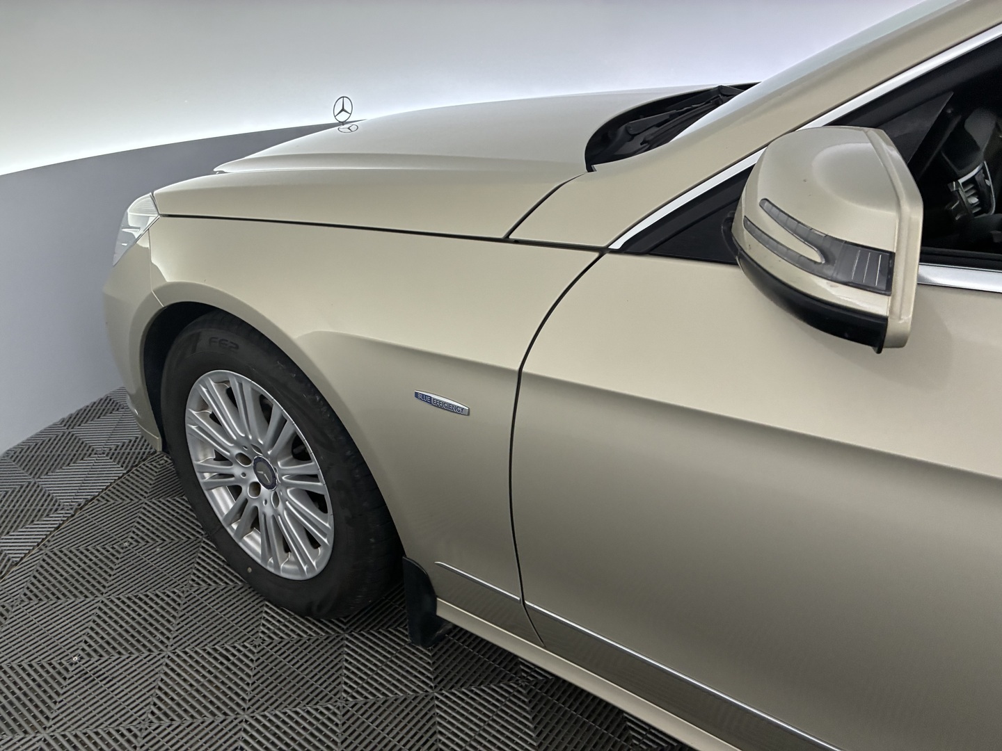 MERCEDES-BENZ E 2010