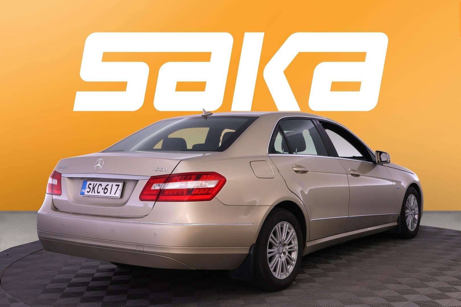 MERCEDES-BENZ E 2010