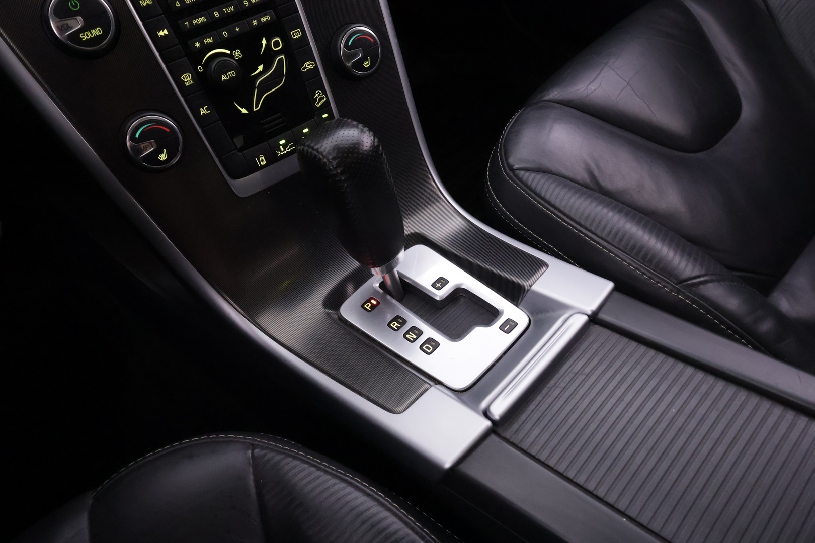 VOLVO XC60 2011