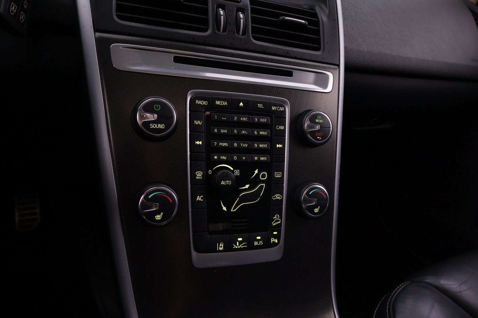 VOLVO XC60 2011