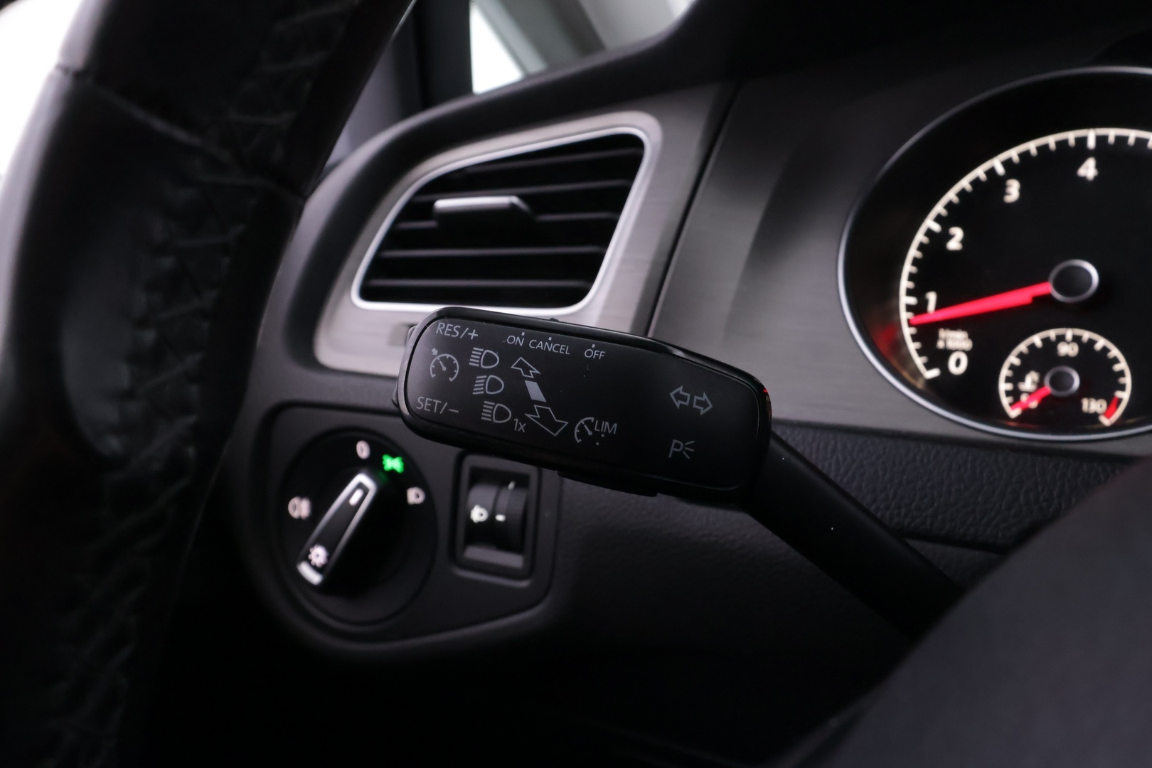 VOLKSWAGEN Golf 2013