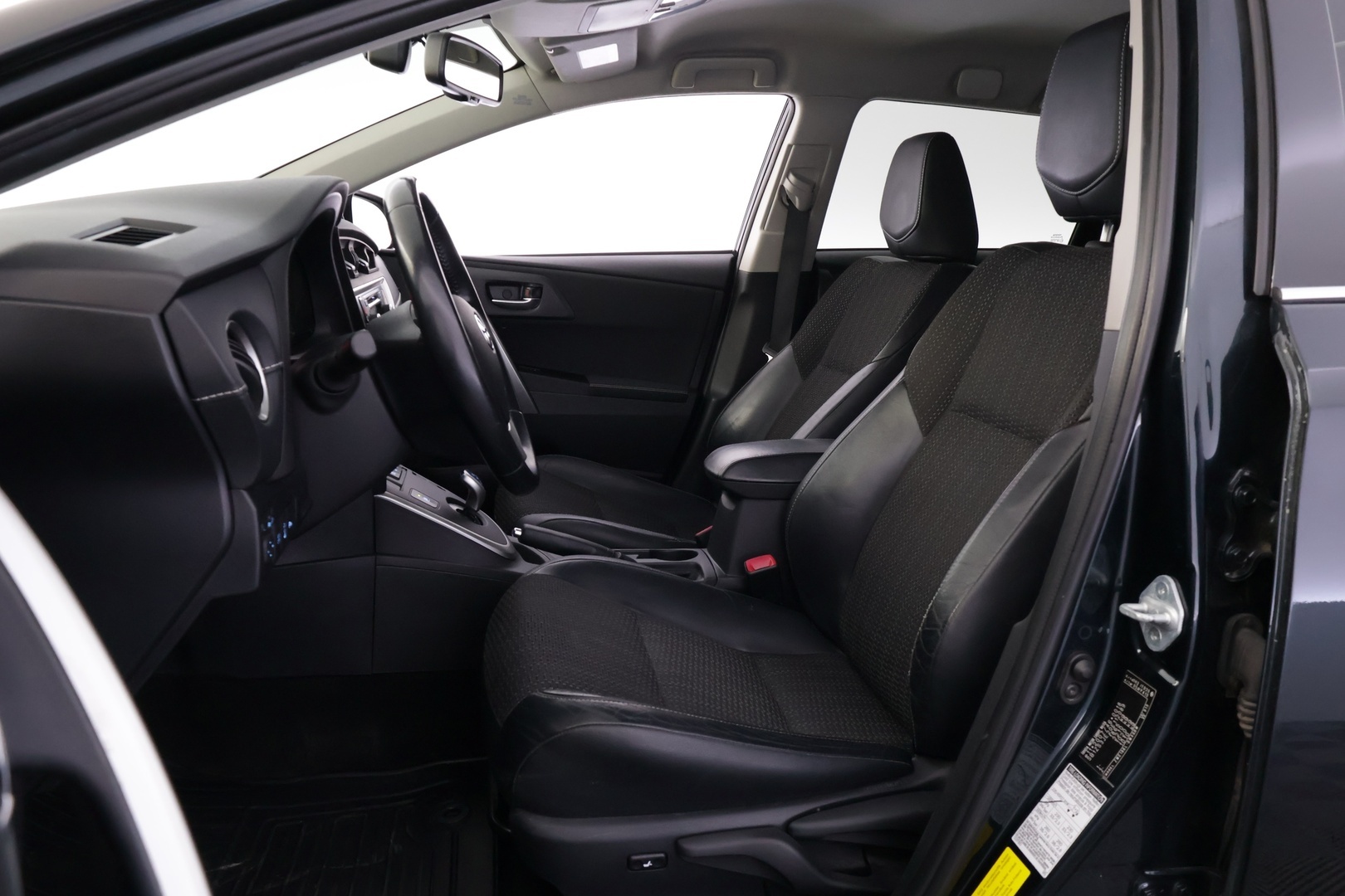 TOYOTA Auris 2015