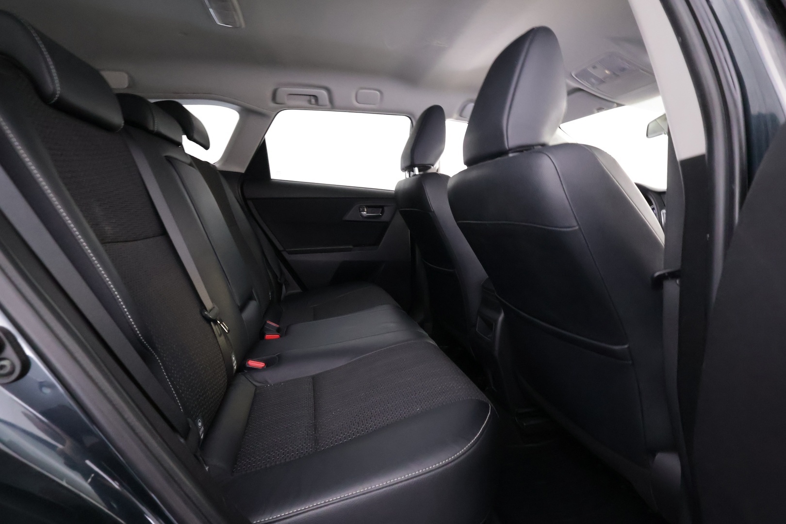 TOYOTA Auris 2015