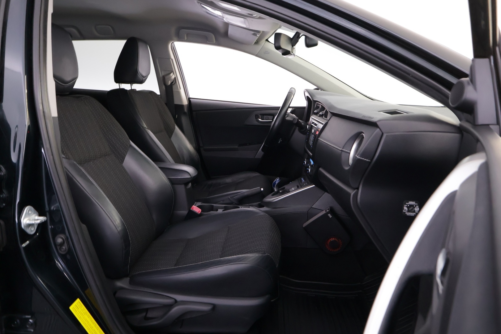 TOYOTA Auris 2015