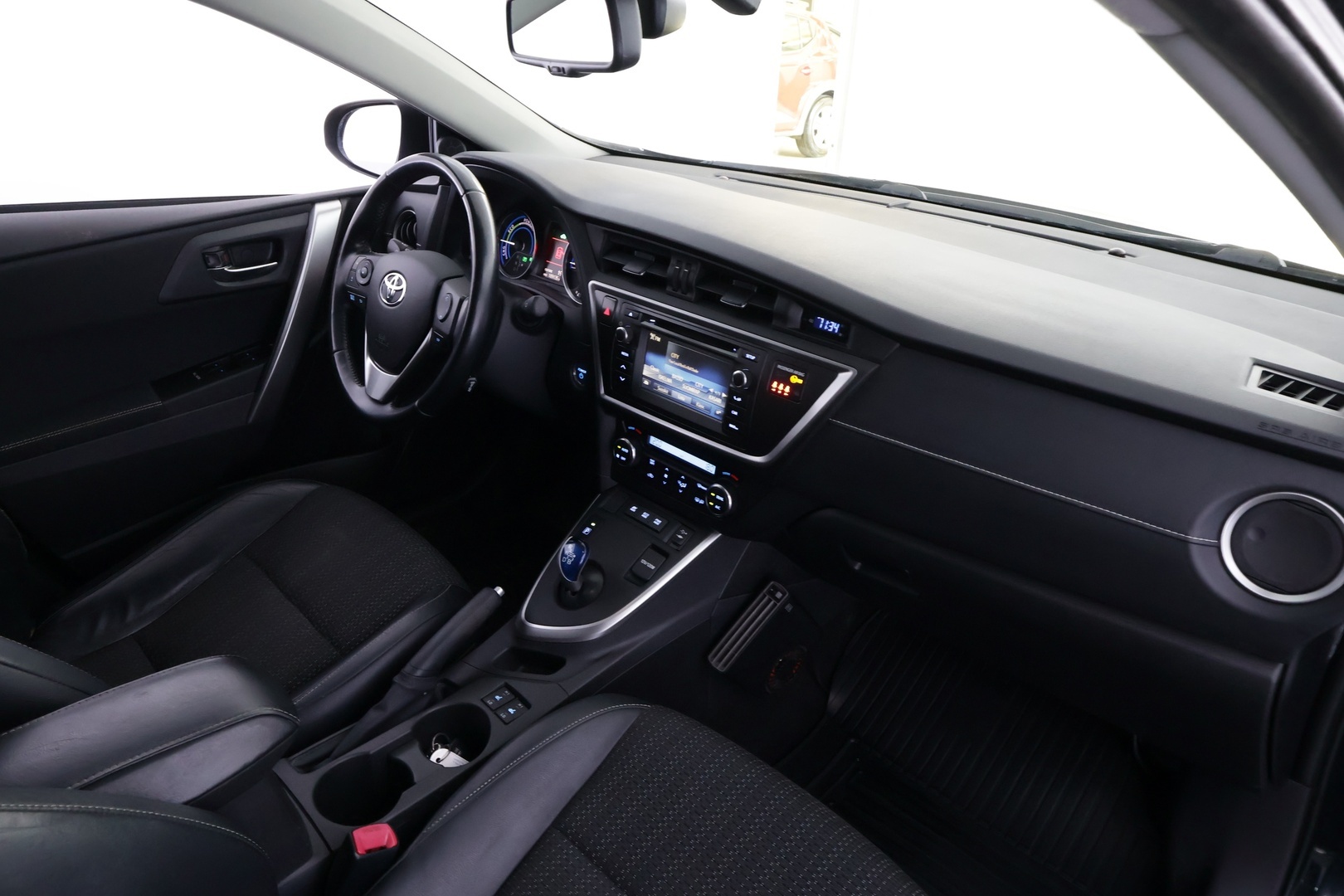 TOYOTA Auris 2015