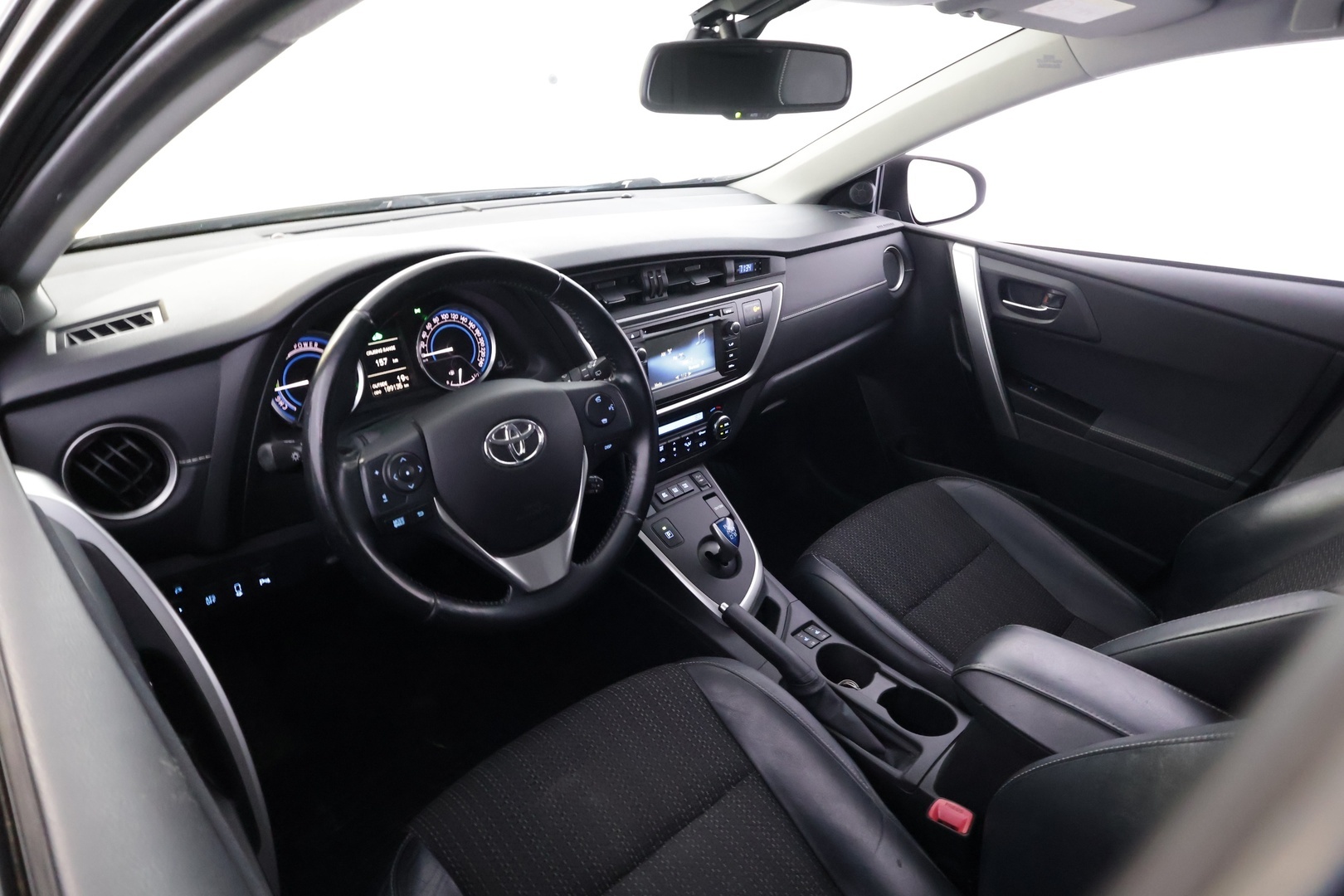 TOYOTA Auris 2015