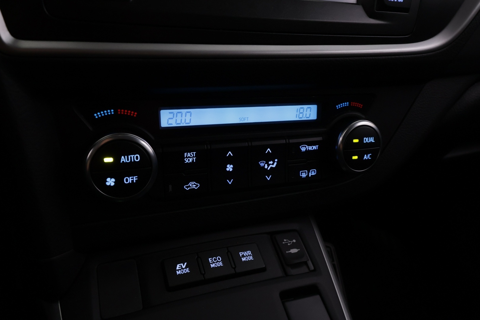 TOYOTA Auris 2015