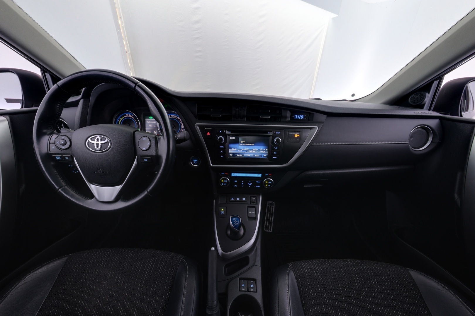 TOYOTA Auris 2015