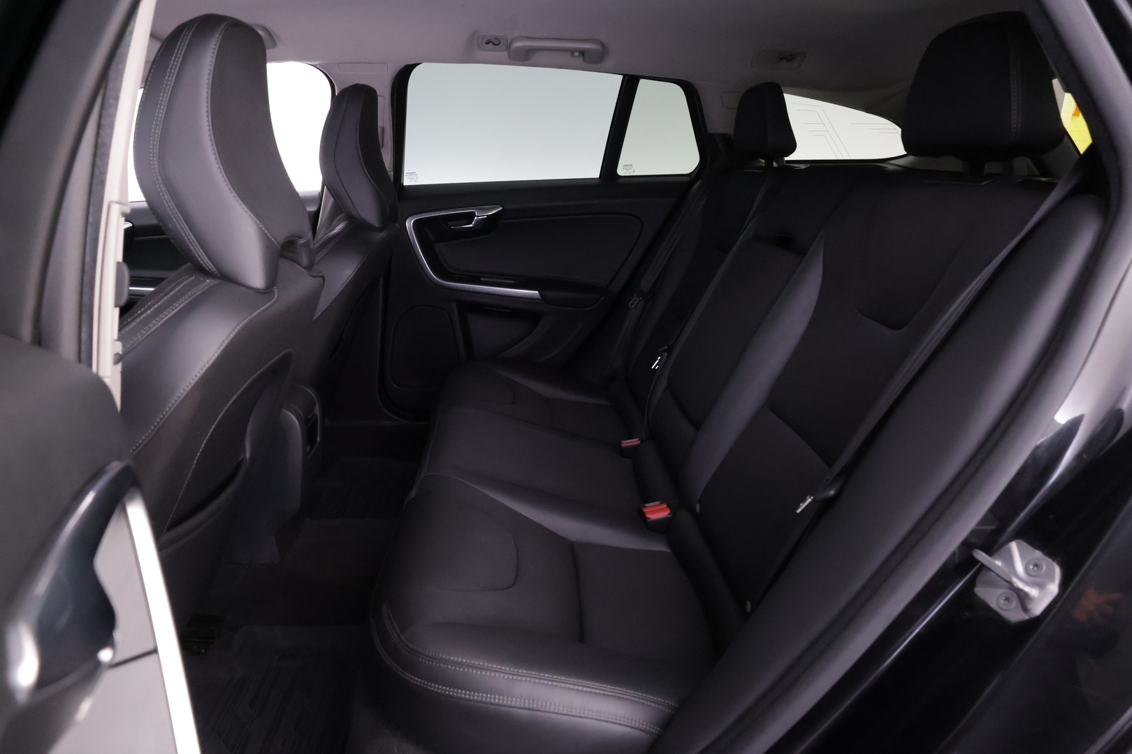 VOLVO V60 CROSS COUNTRY 2016