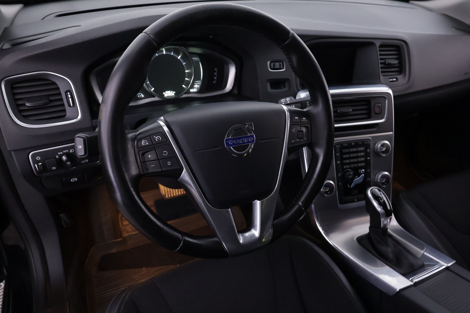 VOLVO V60 CROSS COUNTRY 2016