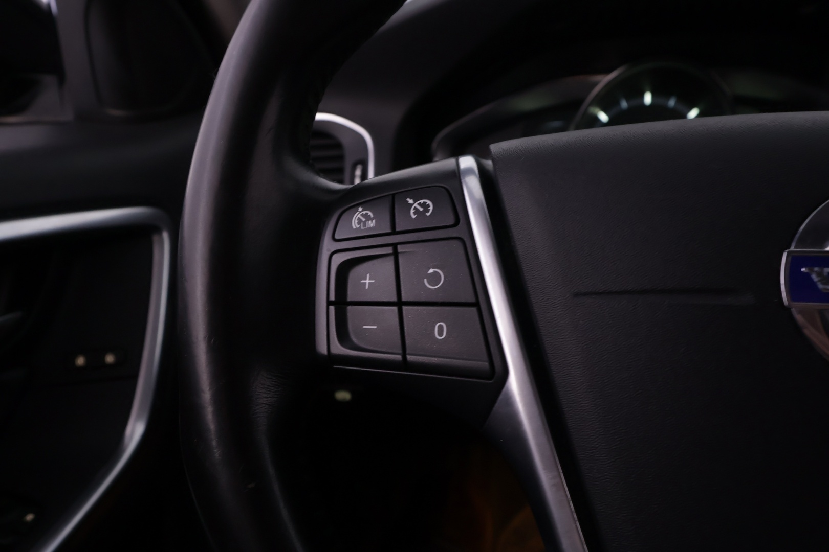 VOLVO V60 CROSS COUNTRY 2016