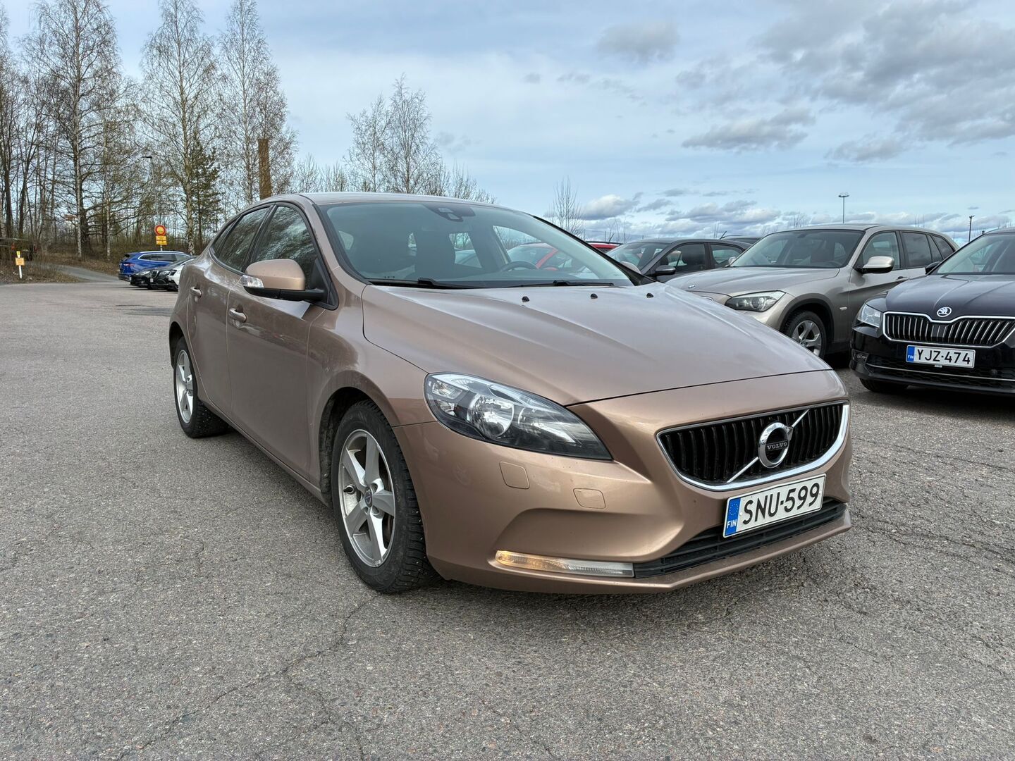 VOLVO V40 2016