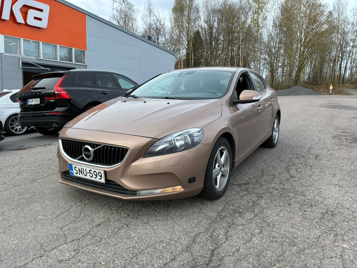 VOLVO V40 2016