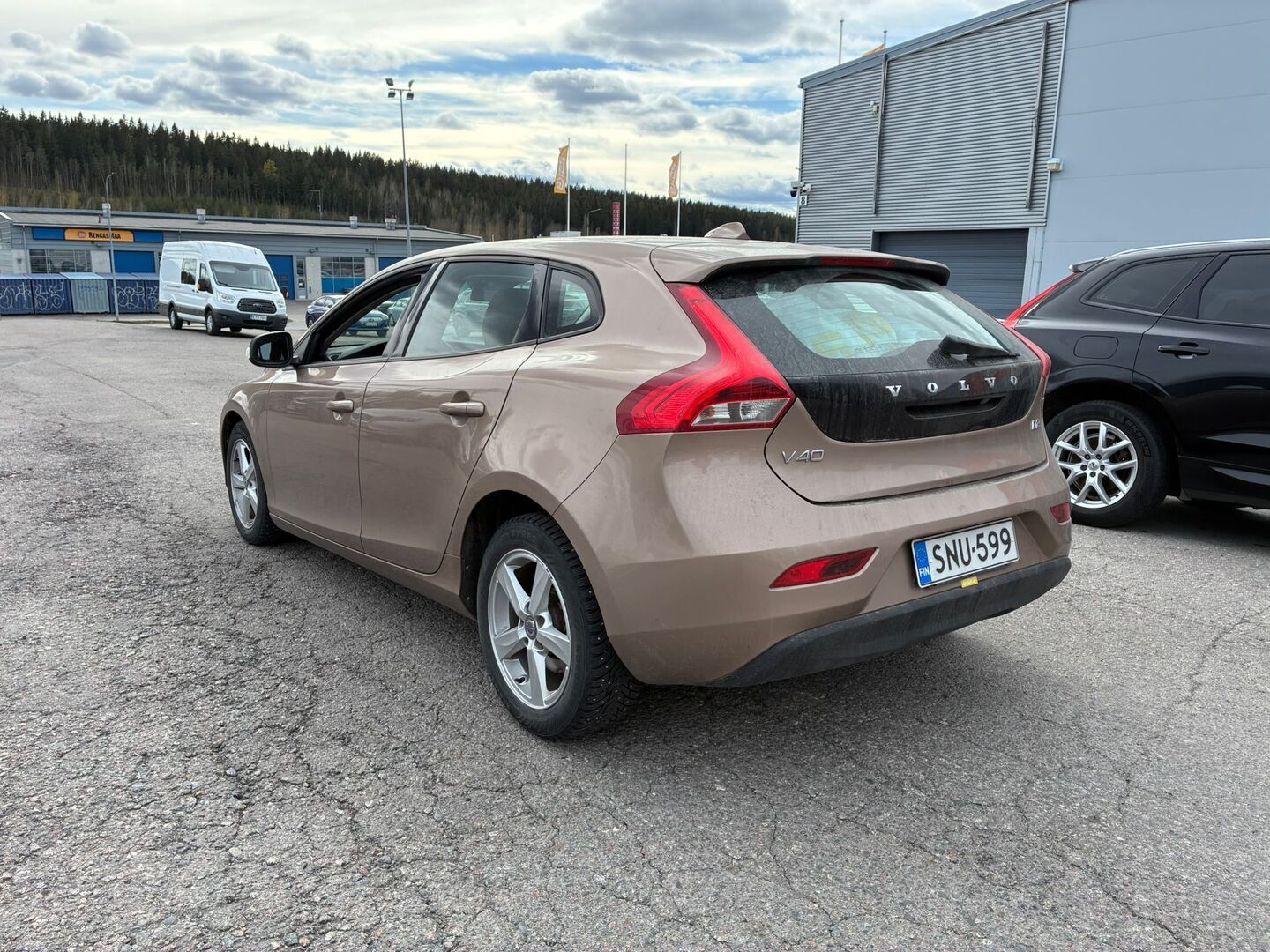 VOLVO V40 2016