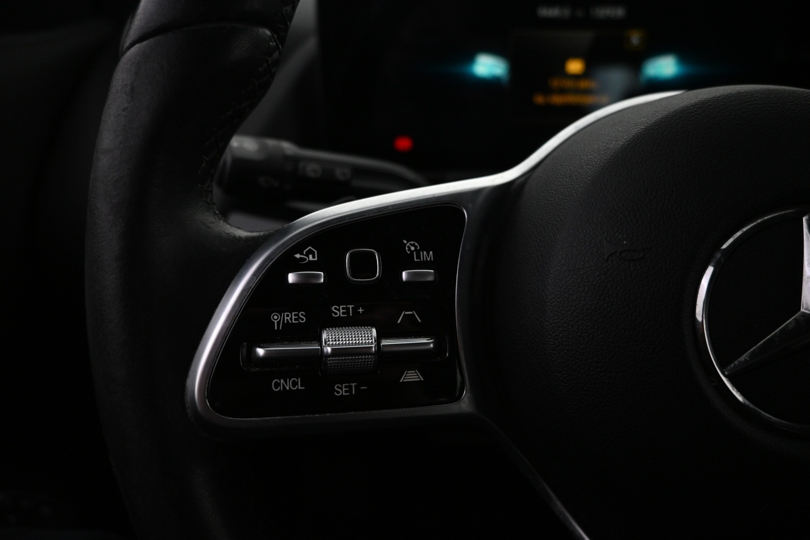 MERCEDES-BENZ GLA 2021