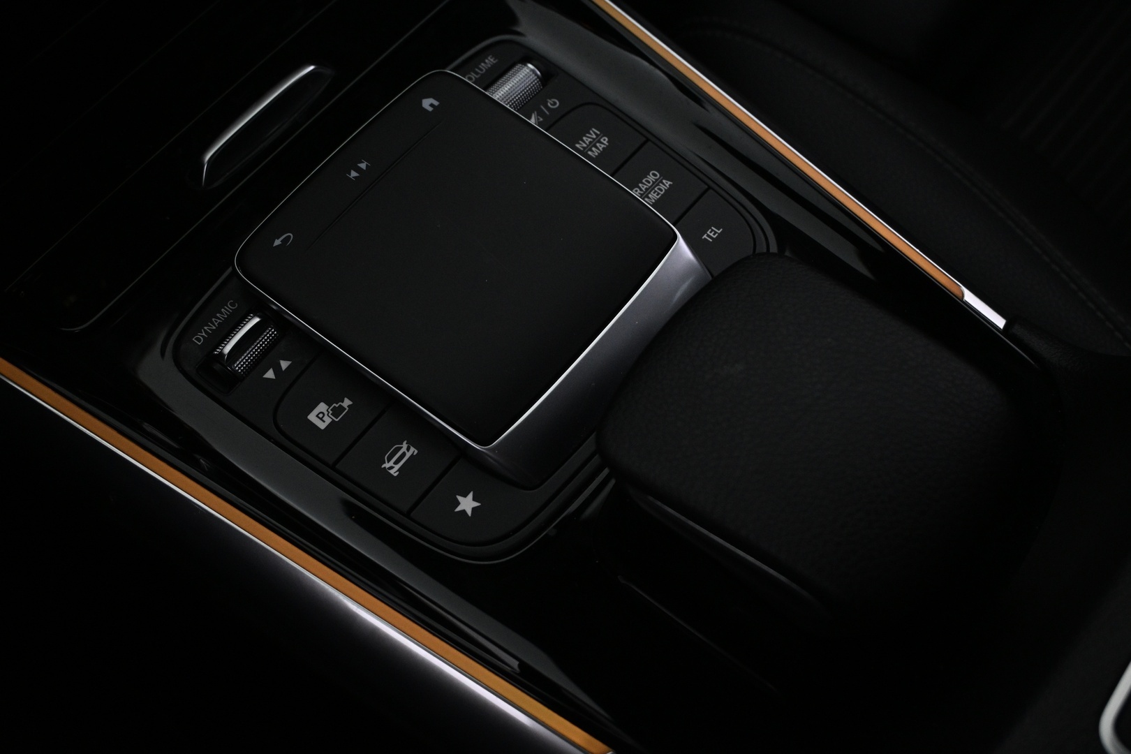 MERCEDES-BENZ GLA 2021