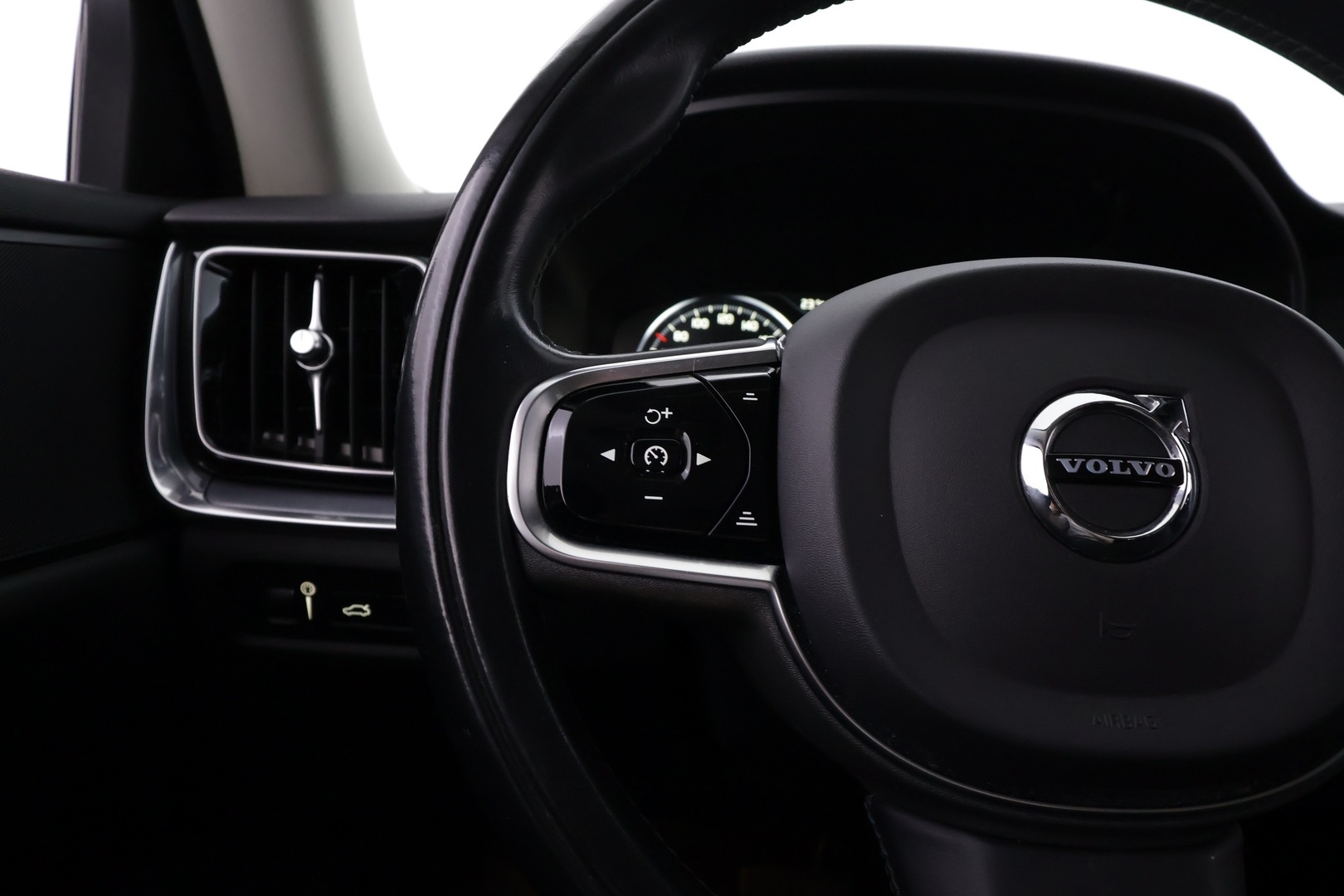 VOLVO V60 2021
