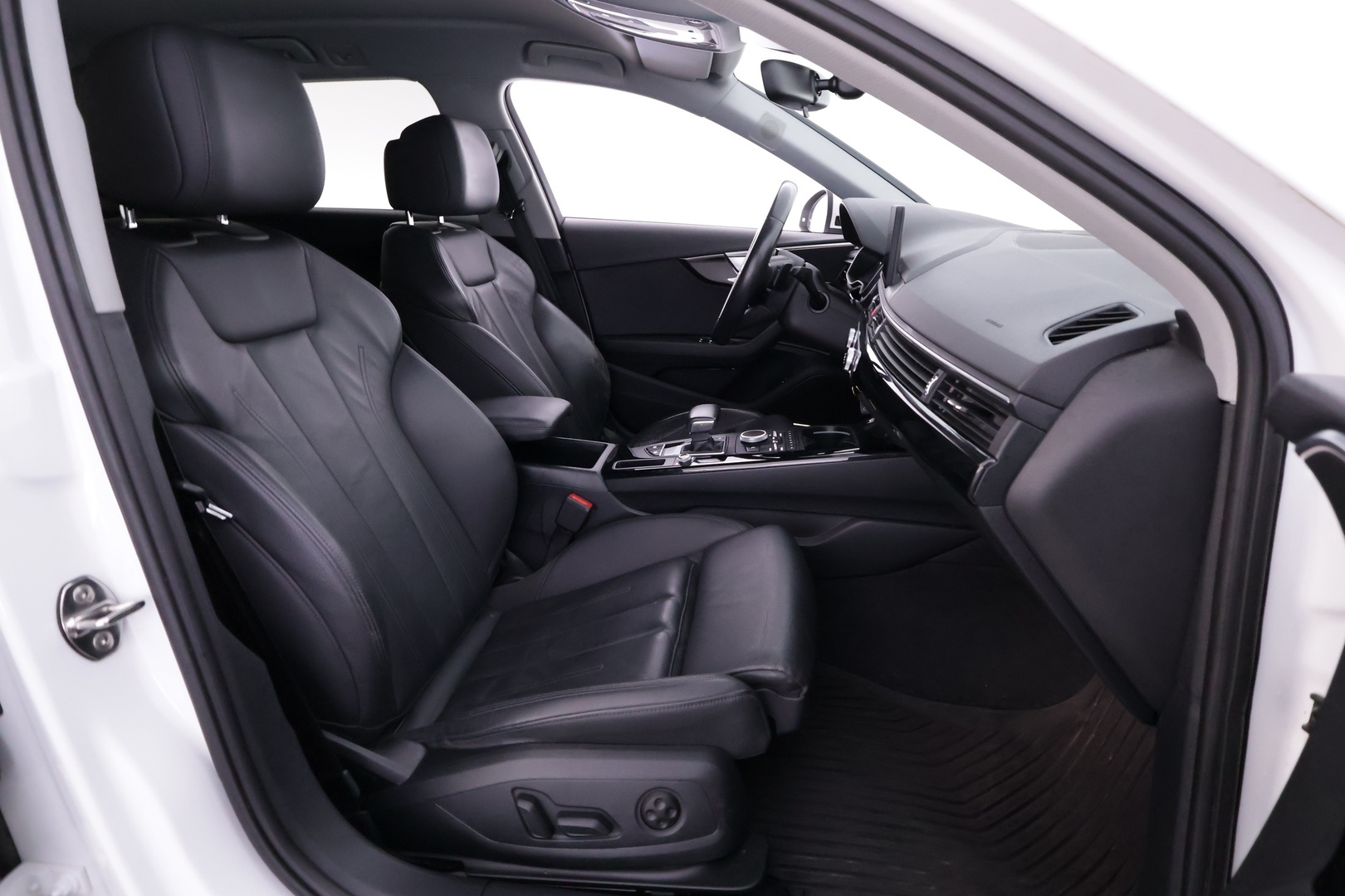 AUDI A4 2019