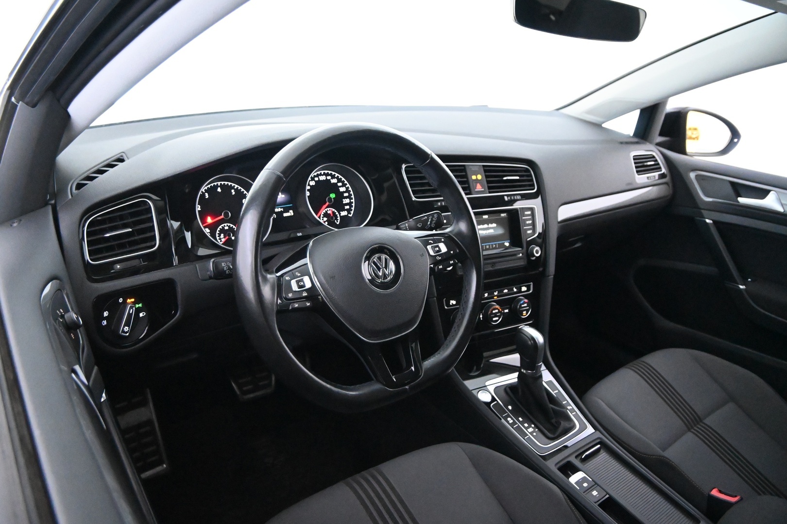 VOLKSWAGEN Golf 2016