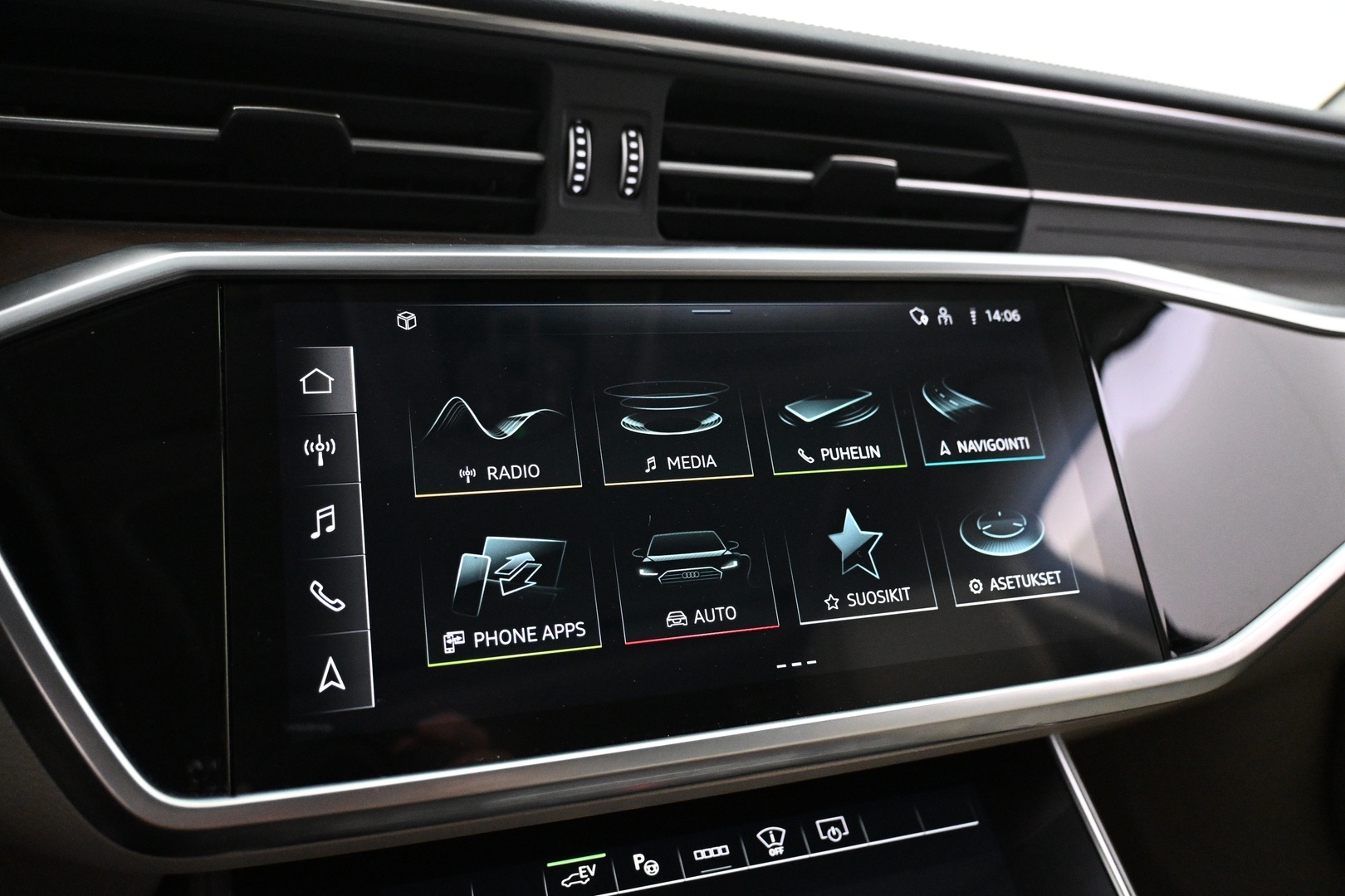 AUDI A6 2025