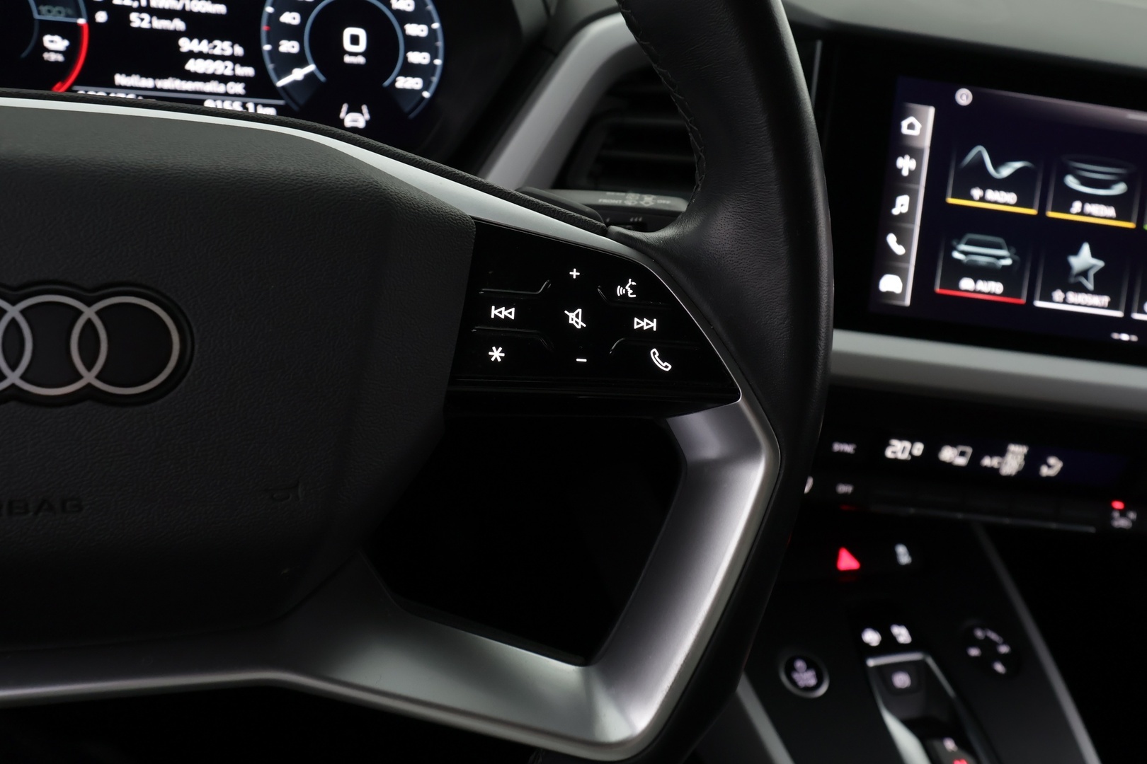 AUDI Q4 e-tron 2022