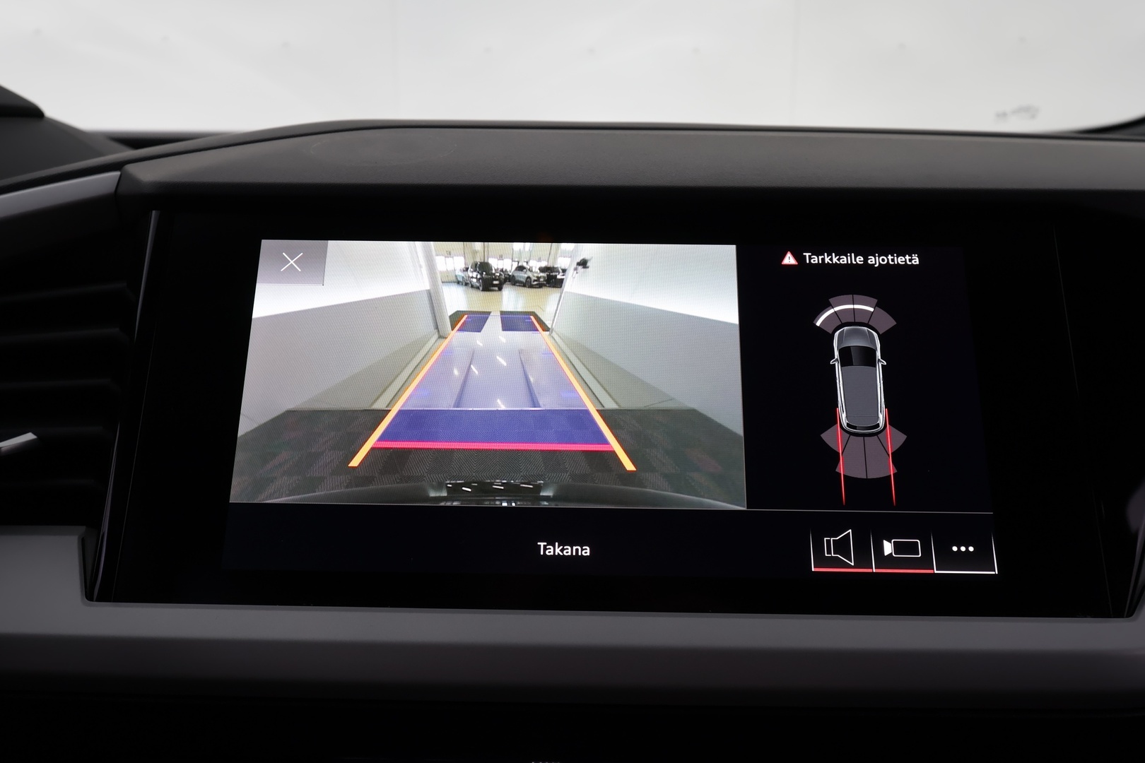 AUDI Q4 e-tron 2022