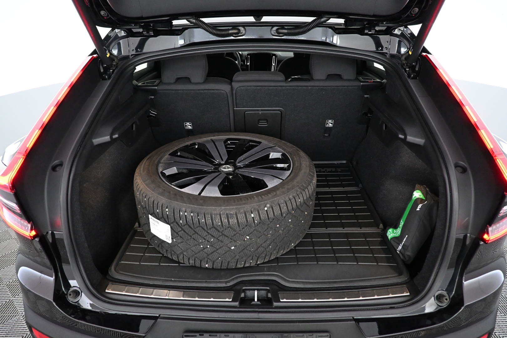 VOLVO C40 2023
