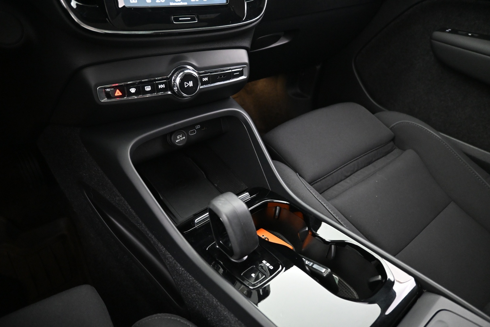 VOLVO C40 2023